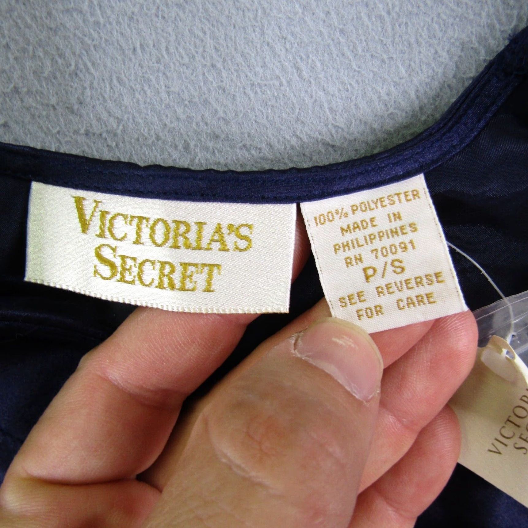 Victoria's Secret VINTAGE Victoria's Secret Pajama Top Womens Petite Small Blue Satin Long Sleeve Button Logo Size S / US 4 / IT 40 - 7 Thumbnail