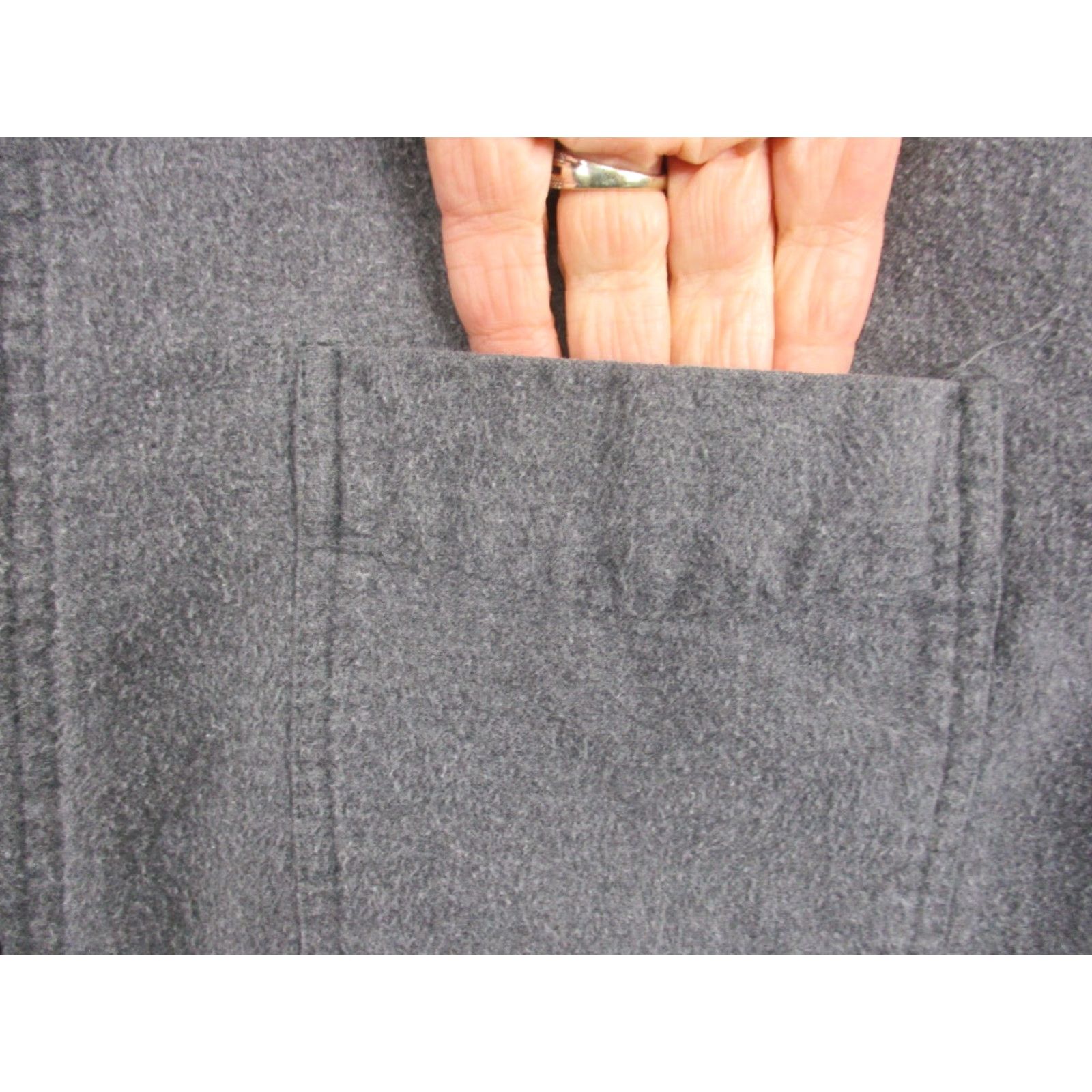 Vintage VINTAGE Woolrich Shirt Adult XL Gray Flannel Long Sleeve Button-Up Collared Woolrich Shirt Mens XL Gray Flannel 80s 90s Outdoor Pockets Buttons Size US XL / EU 56 / 4 - 4 Thumbnail