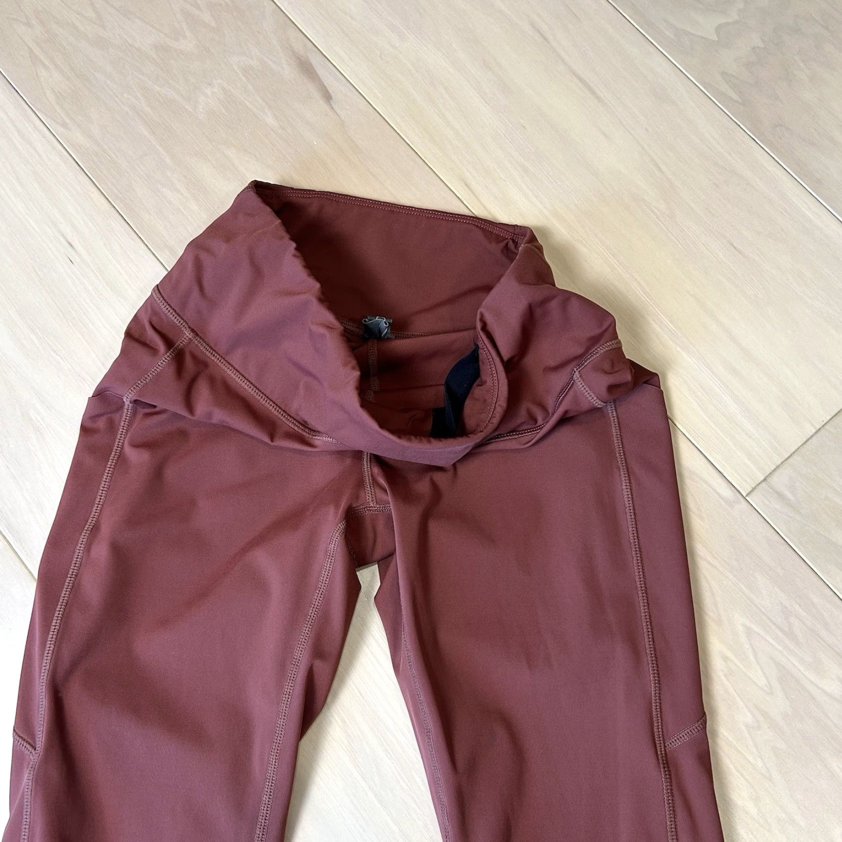 Vuori Vuori Stride Legging Women's Small Leggings Regular Maroon Solid Logo 26 Inseam Athletic Womens XS-? Size 28" / US 6 / IT 42 - 3 Thumbnail