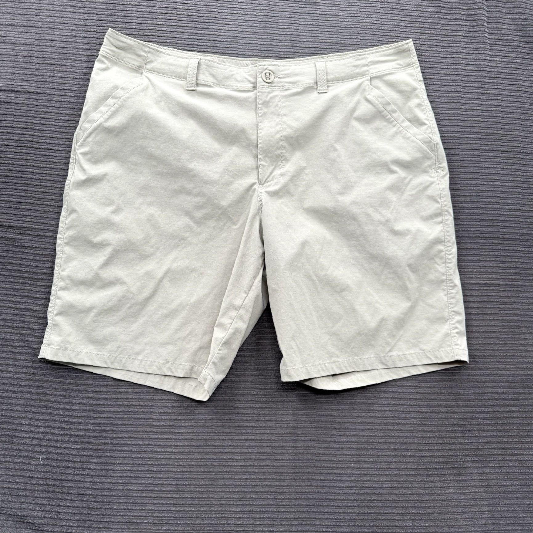 Under Armour Under Armour Heatgear Chino Shorts Mens 40 Brown Nylon Spandex Golf Athletic Casual 10in Inseam Mens Regular Size 40 Brown Nike? Size US 40 / EU 56 - 2 Thumbnail