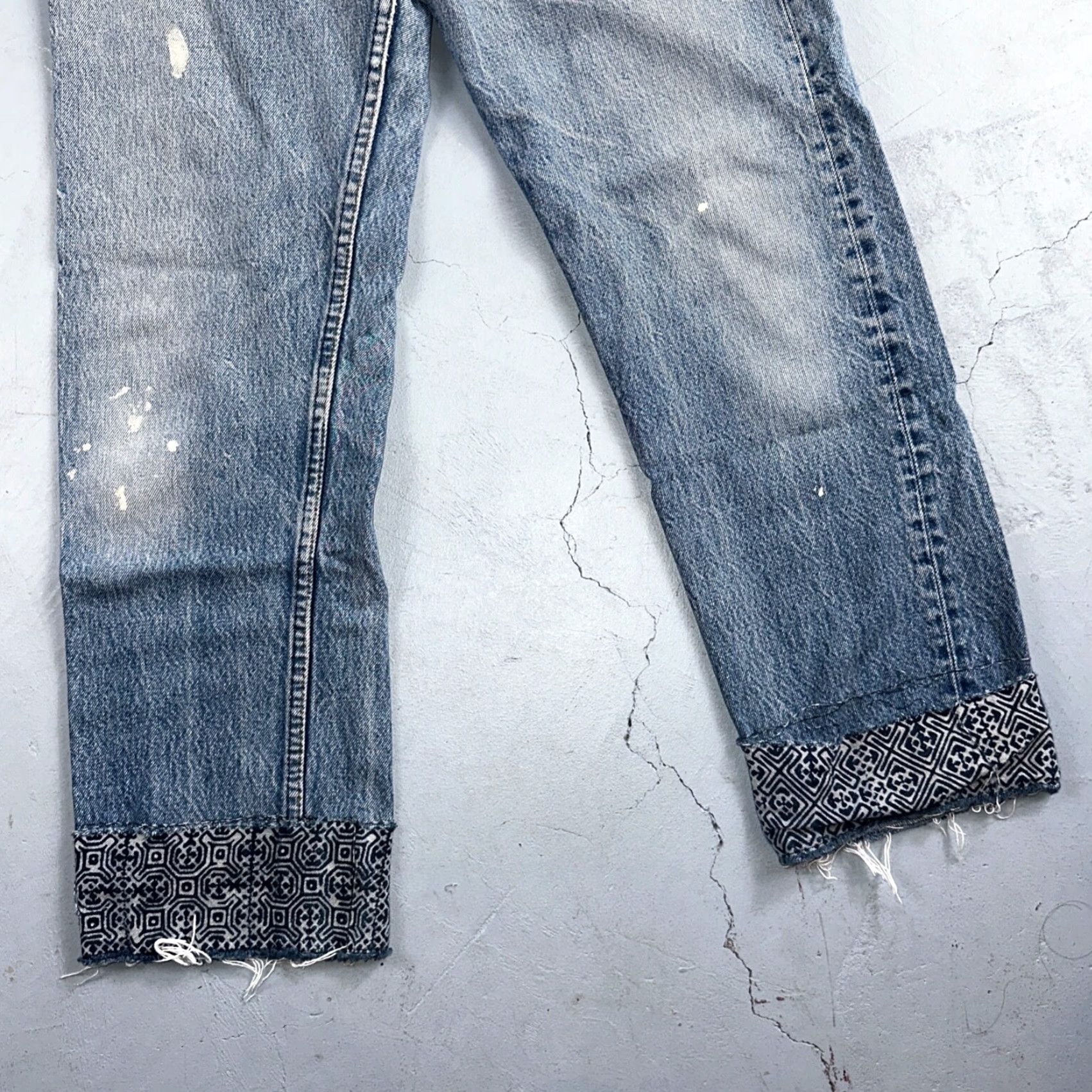 Levi's VINTAGE Levi's 501 Jeans Men Adult Medium Straight Fit 80s USA Light Wash Denim 33Inseam Size US 32 / EU 48 - 3 Thumbnail