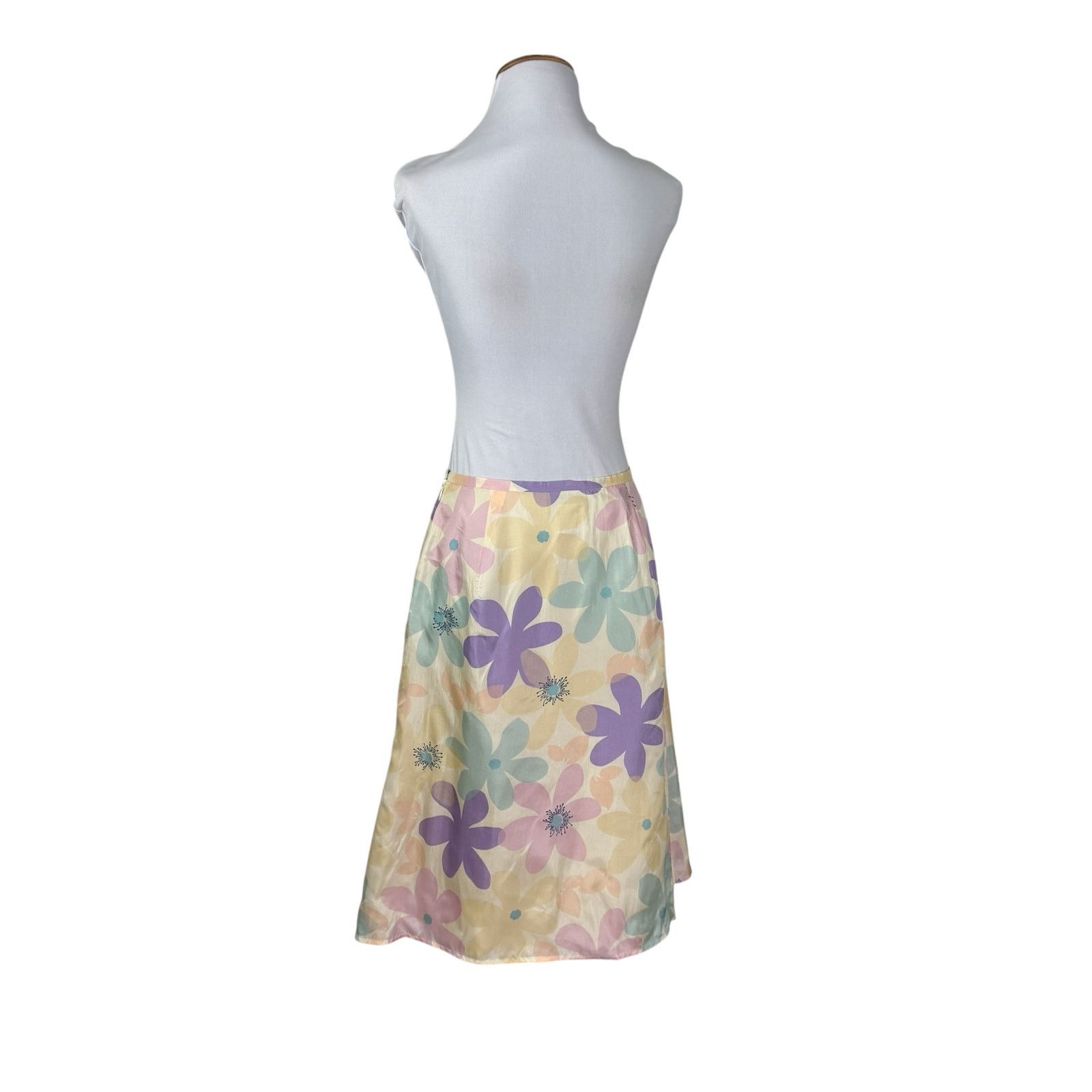 Neiman Marcus Vintage Y2K Neiman Marcus Pastel Floral Silk A Line Skirt 4 Size 27" / US 4 / IT 40 - 4 Thumbnail