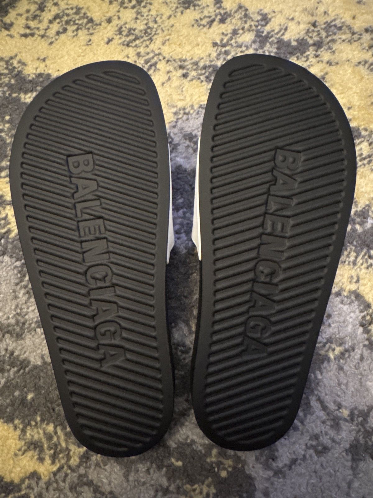 Balenciaga Balenciaga pool slides/sandals sz 8 Size US 8 / EU 41 - 2 Thumbnail