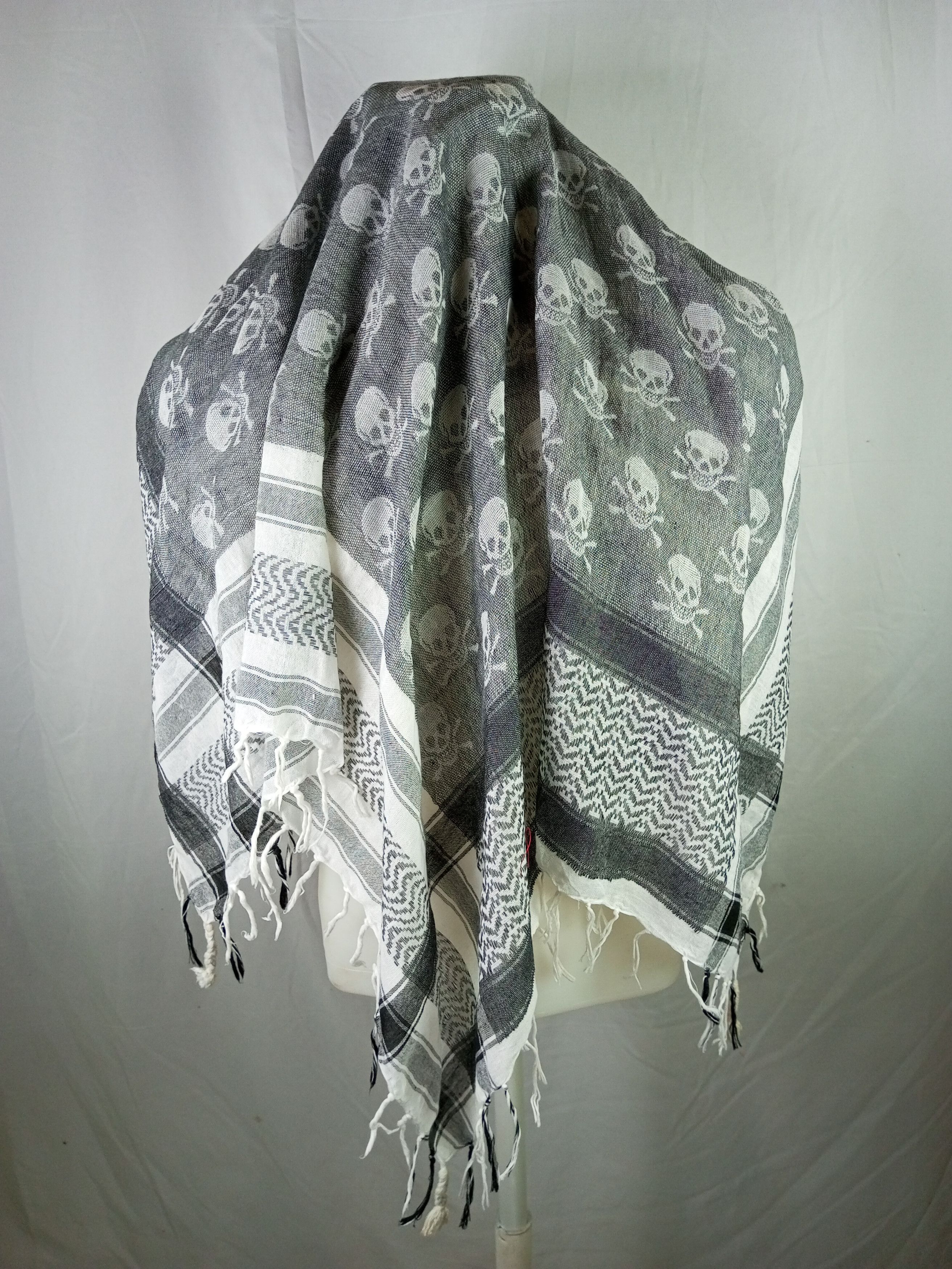 Japanese Brand Skulls scarf Inspired by Alexander Mcqueen Size ONE SIZE - 6 Thumbnail