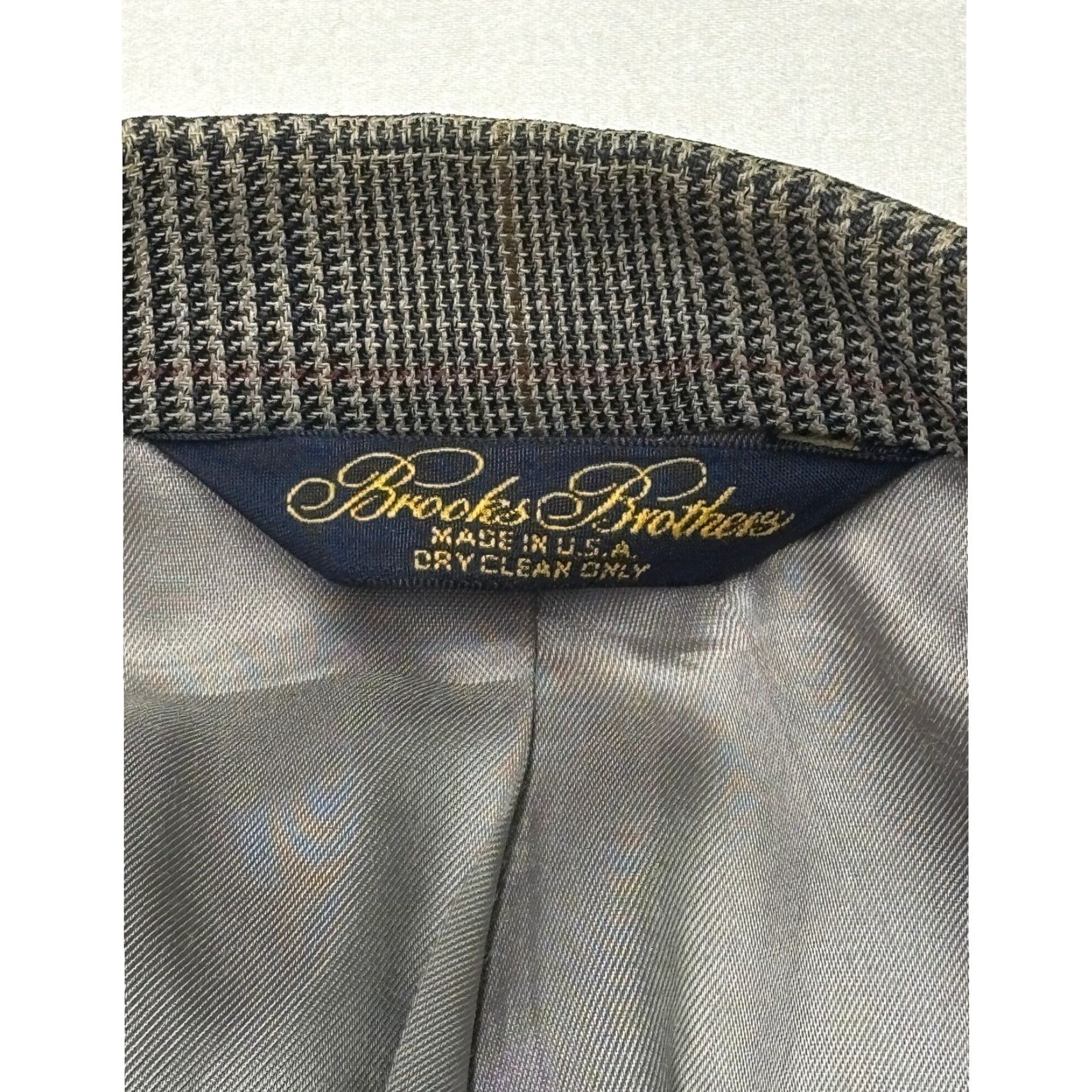 Brooks Brothers VINTAGE Brooks Brothers Men's Glen Plaid Wool Blend Blazer 44LG Union Made USA Sport Coat Regular Gray Plaid 90s Mens Size 44R - 4 Thumbnail