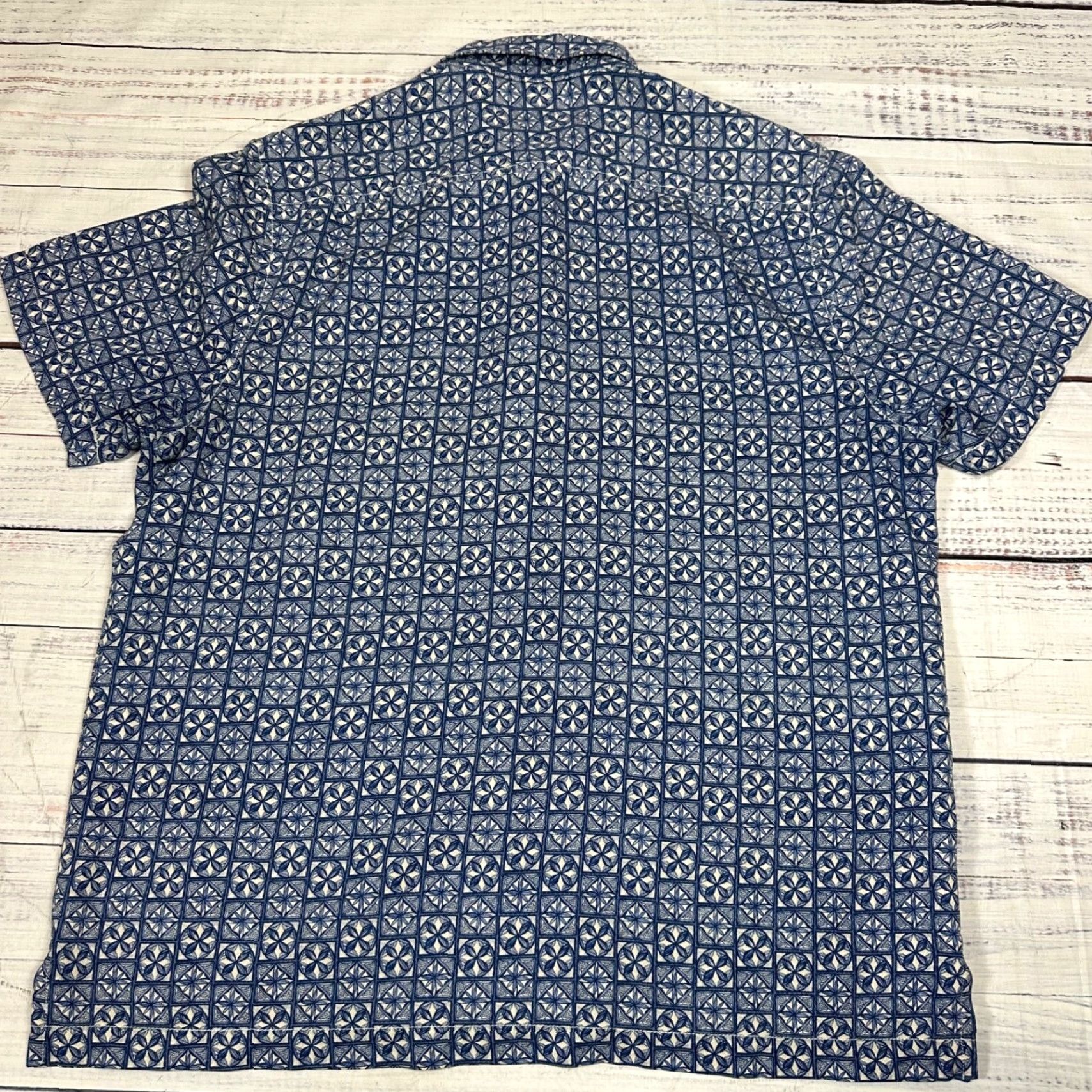 Tommy Bahama Tommy Bahama Shirt Mens L Blue Silk 100% Silk Short Sleeve Button-Up Collared Print Size US L / EU 52-54 / 3 - 4 Thumbnail