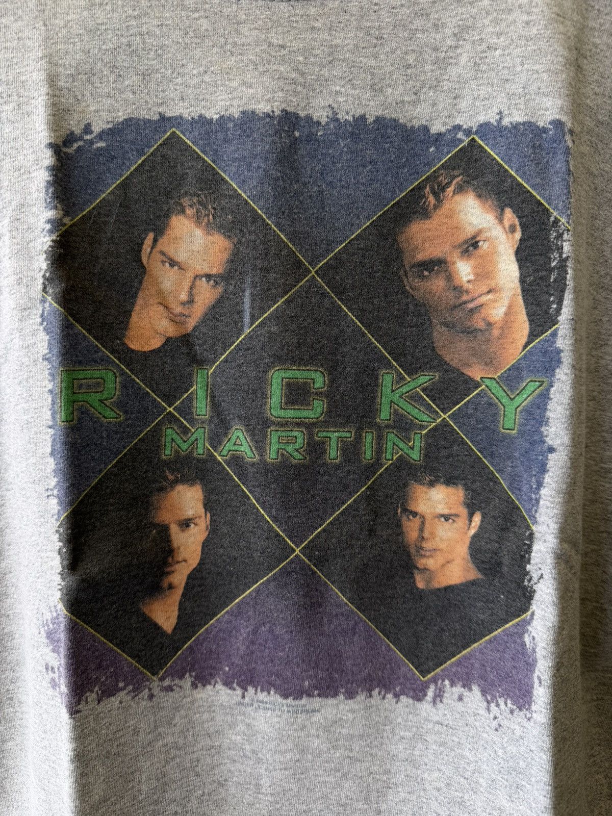 Band Tees Vintage 90s / Y2K Ricky Martin Graphic T-Shirt (Gildan Tag) Size US S / EU 44-46 / 1 - 2 Thumbnail