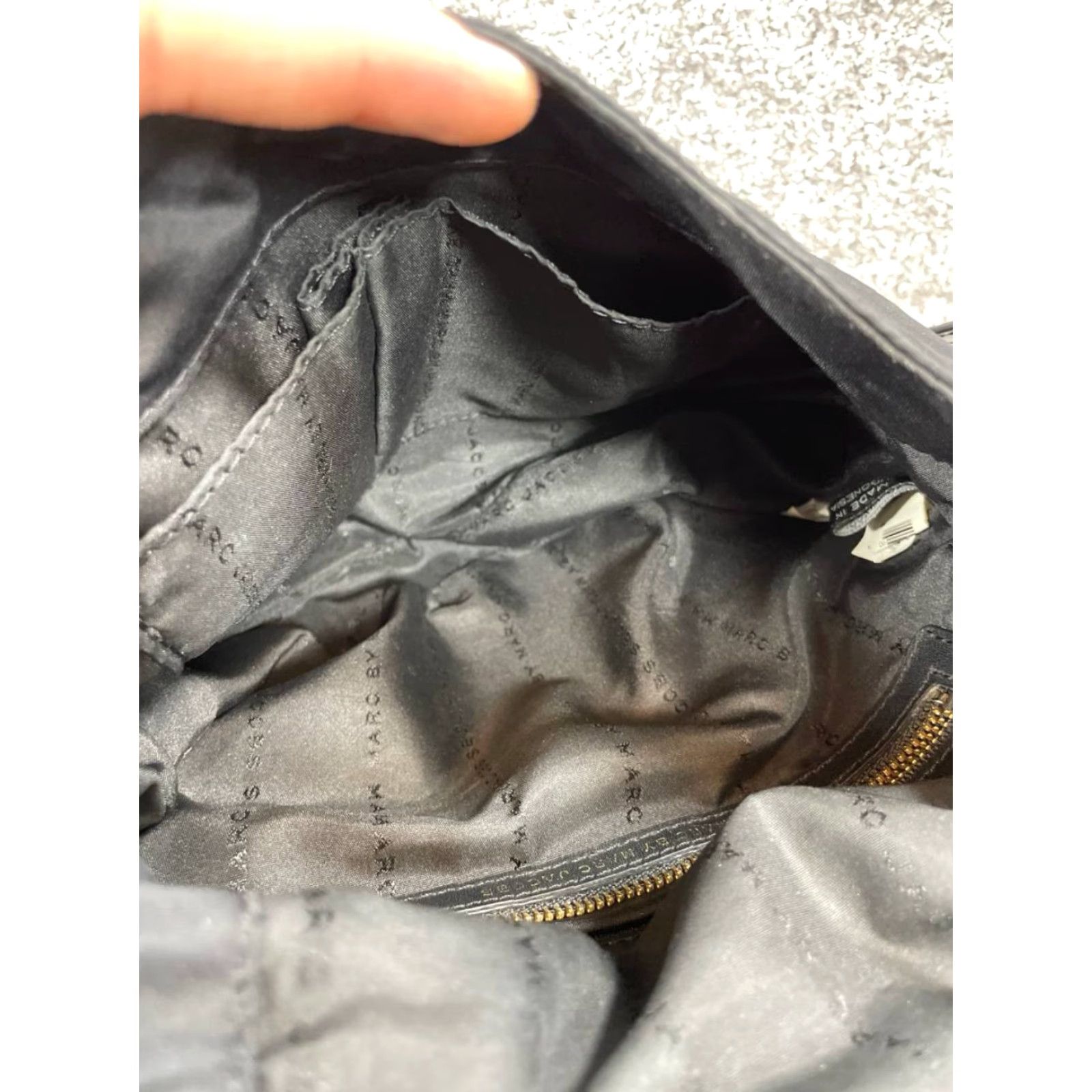 Marc by Marc Jacobs Marc by Marc Jacobs Natasha Crossbody Bags Womens Black Zip Adjustable Strap Crescent 8.5 in x 9 in Medium Leather Size ONE SIZE - 7 Thumbnail
