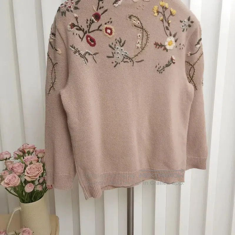 Dior Dior Camel Cashmere Embroidered Sweater for Women . Size M / US 6-8 / IT 42-44 - 2 Thumbnail