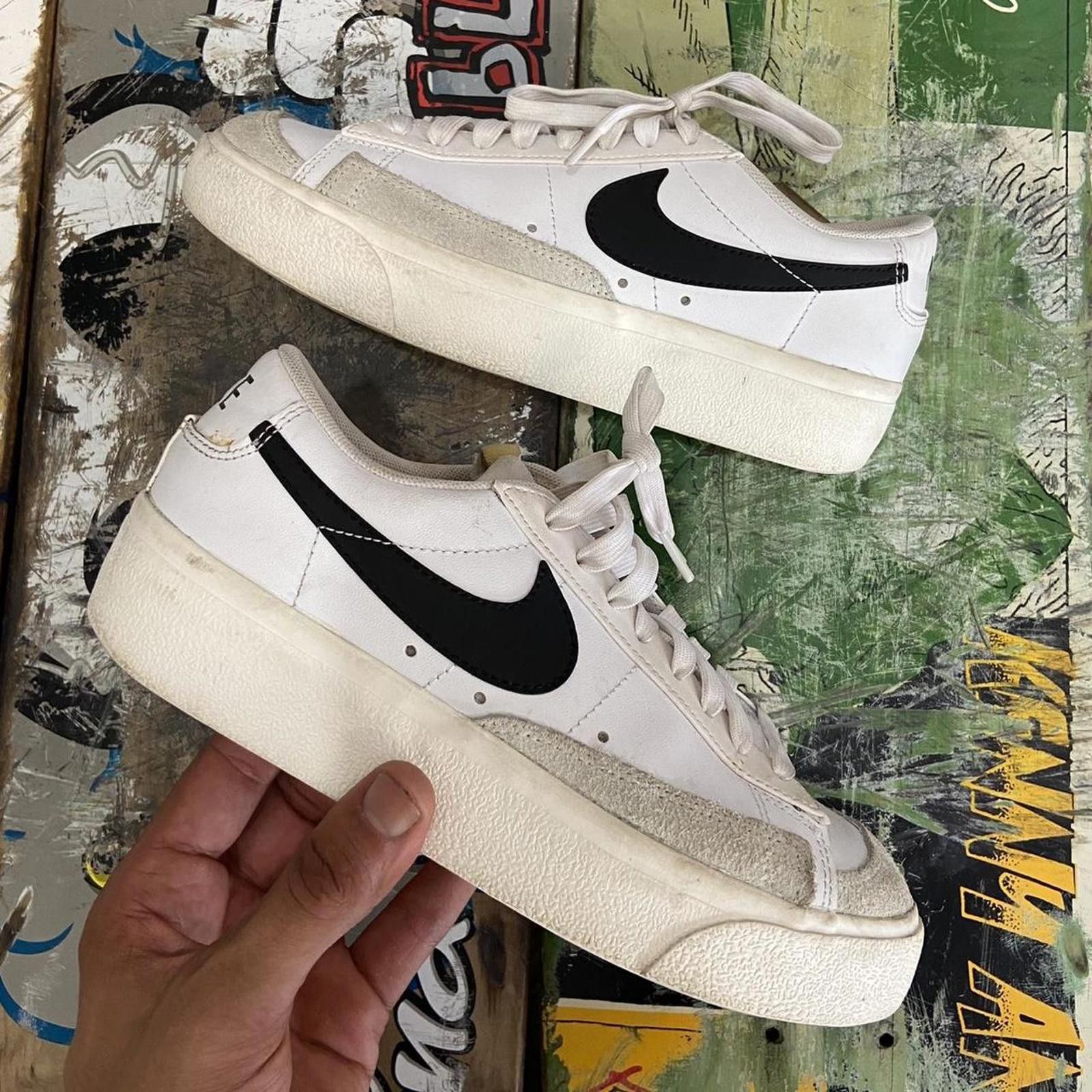 Nike Womens Nike Blazer Platform low white/black sneakers size 7 Size US 7 / IT 37 - 1 Thumbnail