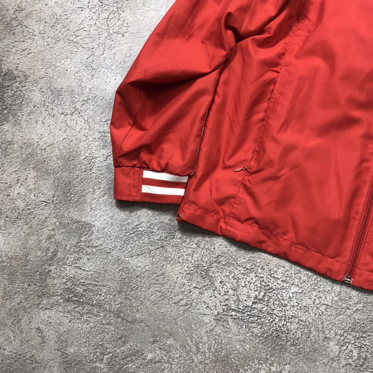 Vintage Vintage 90s Reebok Red Windbreaker Jacket Streetwear Slim L Size US L / EU 52-54 / 3 - 4 Thumbnail