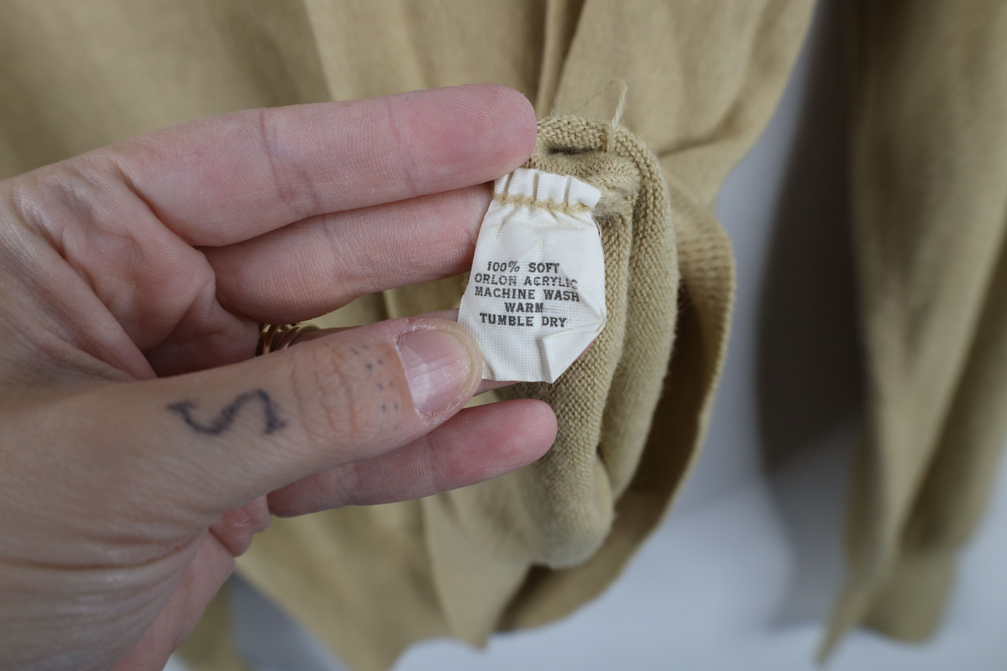 Vintage Vintage 70s Streetwear Knit V-Neck Sweater Beige Khaki USA Size US M / EU 48-50 / 2 - 9 Thumbnail