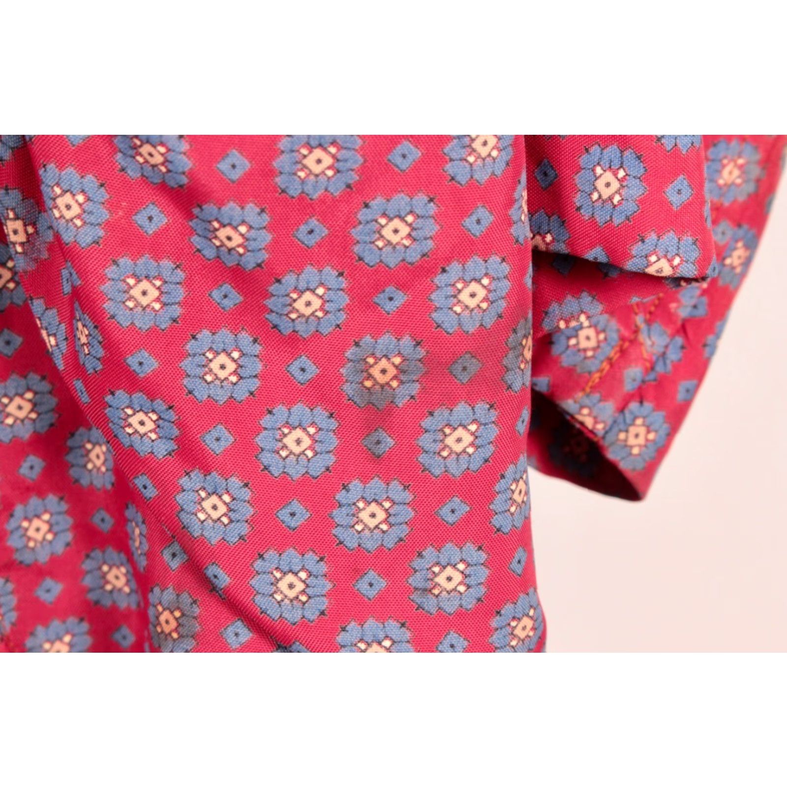 Vintage VTG 50s Robe / Smoking Jacket Shirt Mens M Red Rayon Patterned Vintage Relaxed Fit Sz M 1950s Size US M / EU 48-50 / 2 - 5 Thumbnail