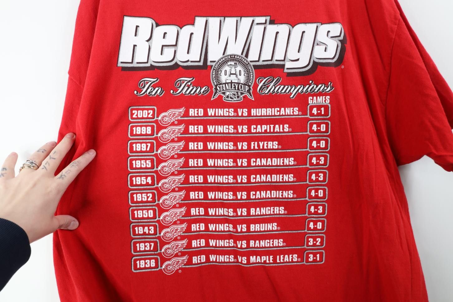Vintage Vintage 2002 Stanley Cup Champs Detroit Red Wings T-Shirt Size US XL / EU 56 / 4 - 15 Thumbnail