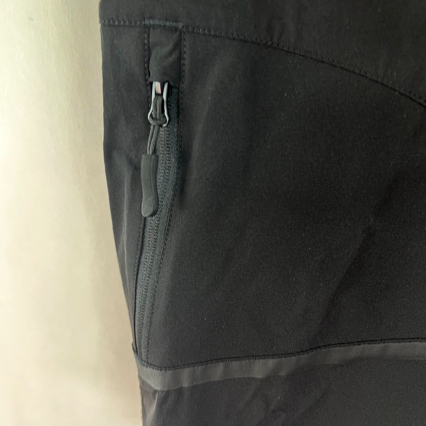 Vintage Mapamyumco Women’s Shorts Cargo Quick Dry Outdoor Hiking 8 in L Black Breathable Pockets UV Protection Golf Camping Womens Size 36" / US 14 / IT 50 - 6 Thumbnail