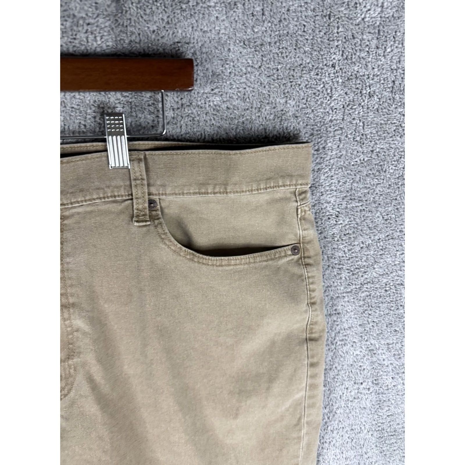 Lucky Brand Lucky Brand Jeans Mens 40x32 Straight Leg Denim Pants Beige 223 Straight Pockets Zip Fly Belt Loops Womens? (note: final) Size US 40 / EU 56 - 3 Thumbnail