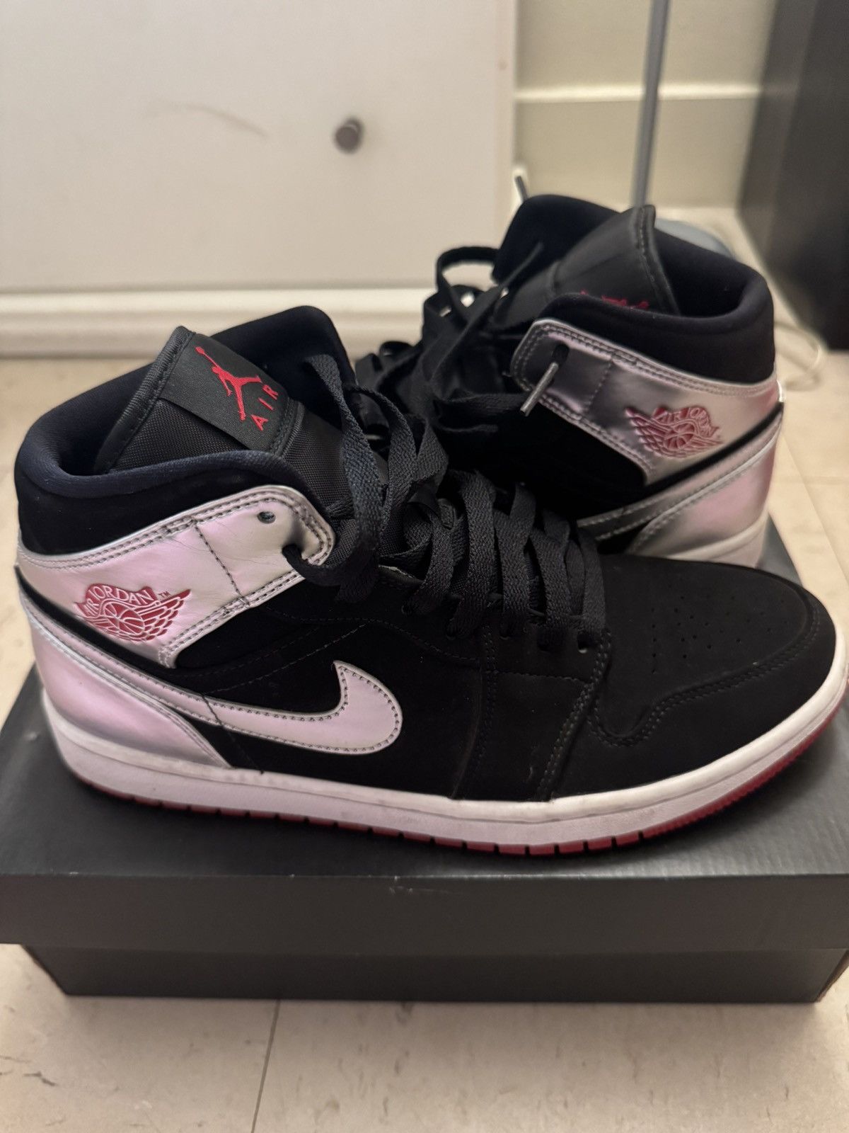 Jordan Brand Black and silver air jordan mids Size US 8 / EU 41 - 1 Thumbnail