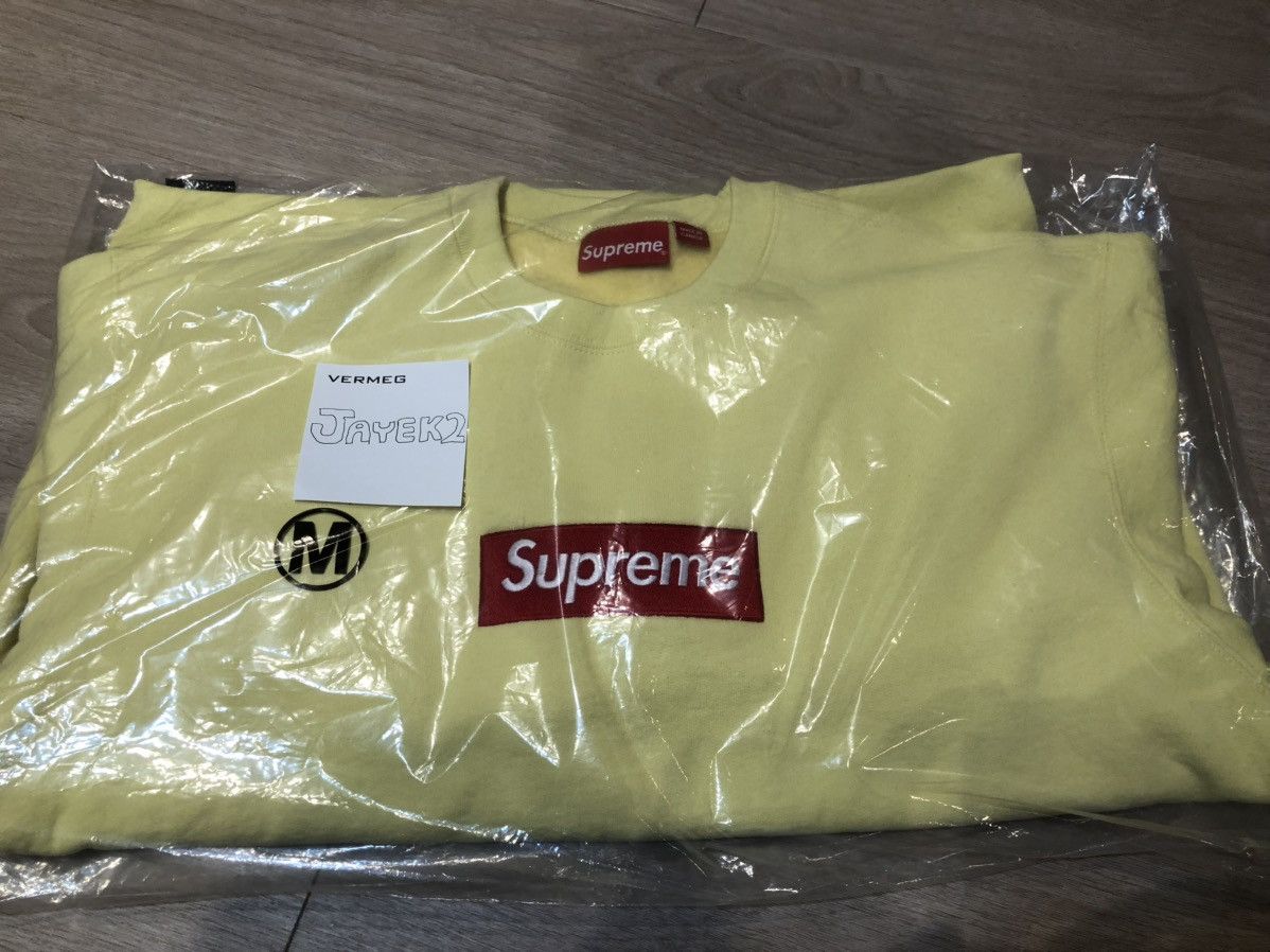 Supreme In Hand Supreme Box Logo Crewneck FW22 Yellow Size US M / EU 48-50 / 2 - 2 Thumbnail