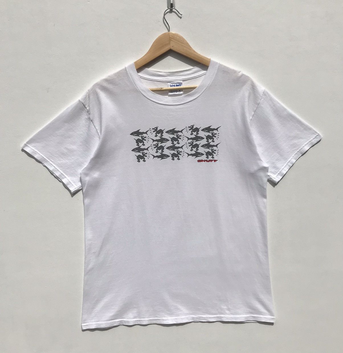 Band Tees × Vintage Vintage 90s Snuff Shark Dog Tour Tee Snuff British Pop Punk Size US M / EU 48-50 / 2 - 1 Thumbnail