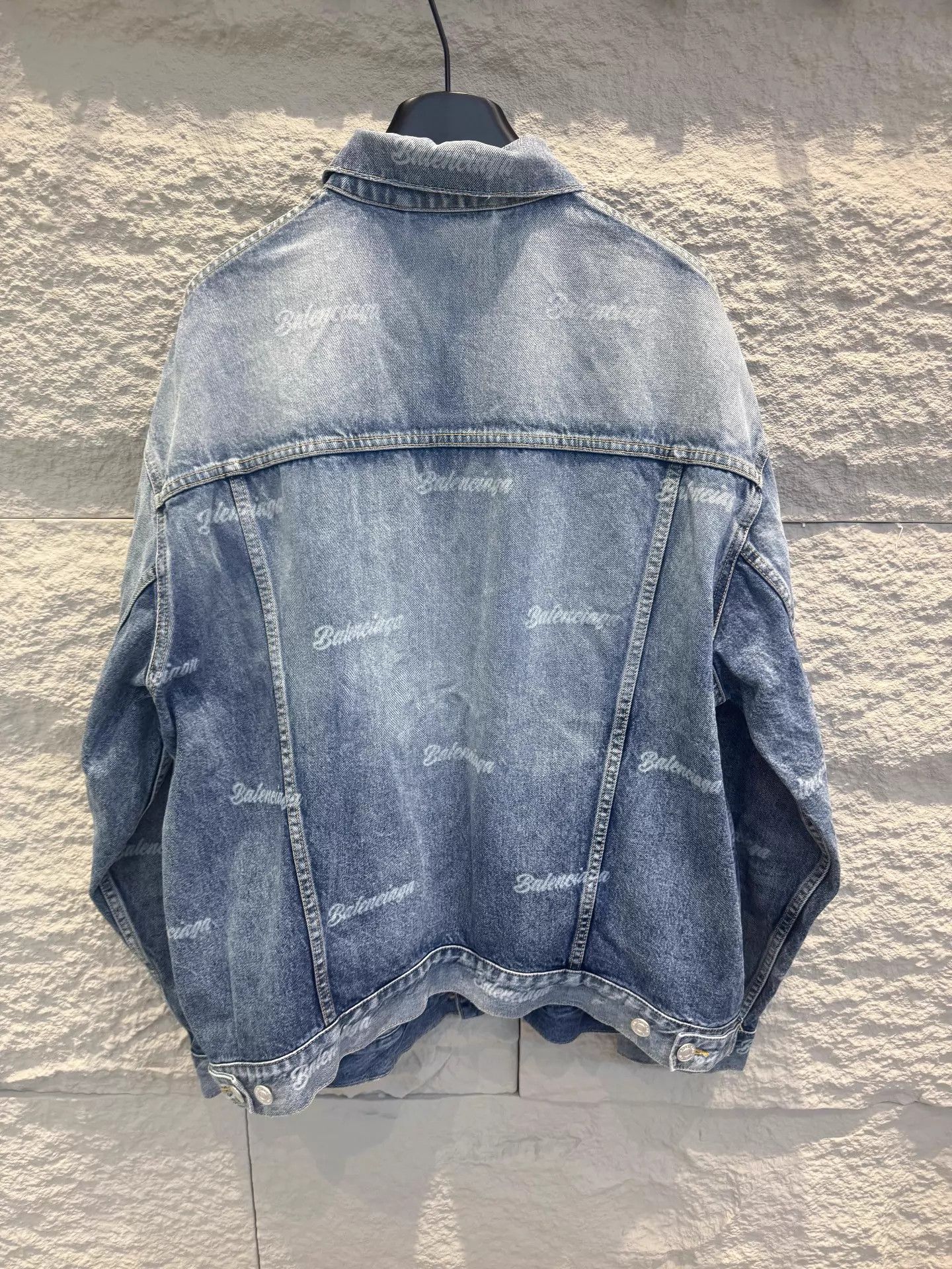 Balenciaga Balenciaga All Over Logo Vintage Wash Denim XS Unisex Size XS / US 0-2 / IT 36-38 - 4 Thumbnail