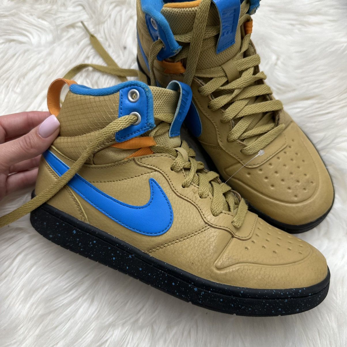 Nike NIKE Hi Top Sneakers Size US 5 / EU 37 - 3 Thumbnail