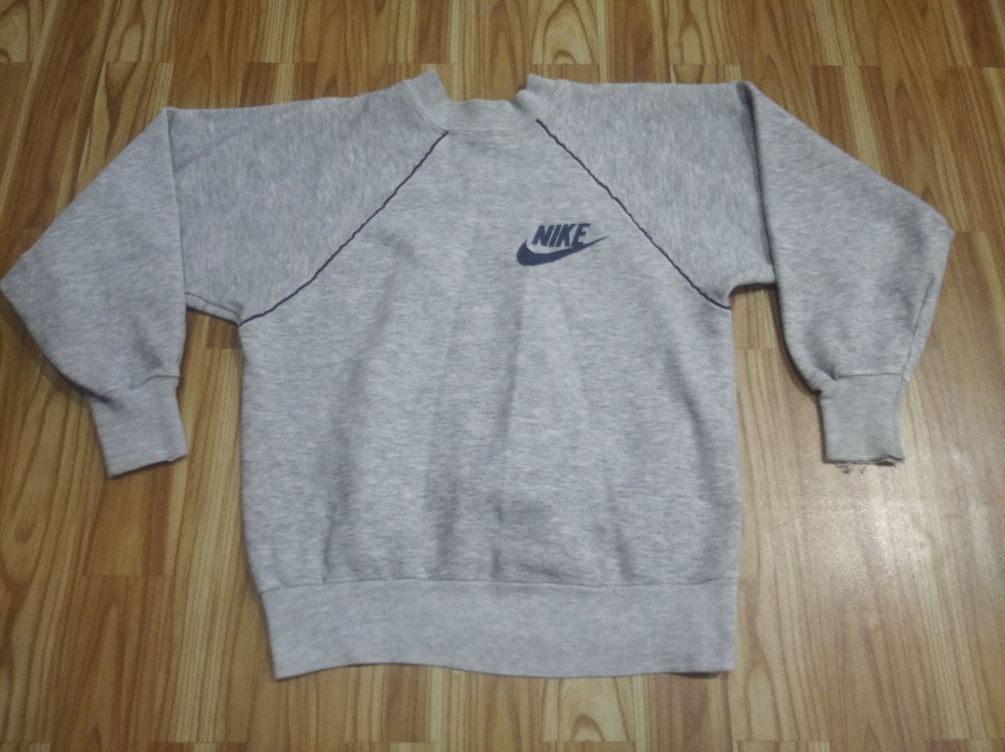 Nike × Vintage Vintage 80s Nike Sweatshirt small Size US S / EU 44-46 / 1 - 1 Thumbnail