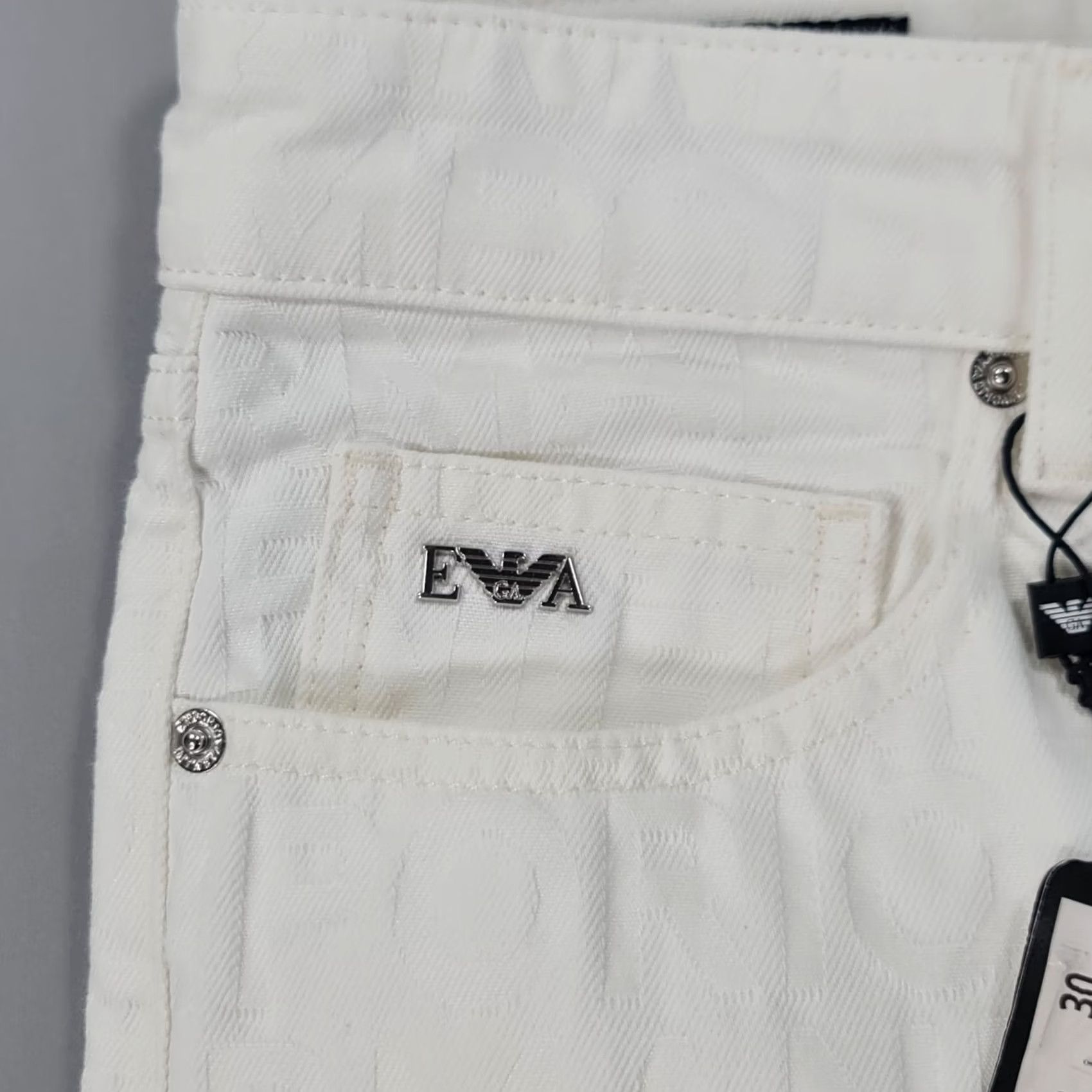 Emporio Armani VINTAGE Emporio Armani Jeans White W30 L27 Loose Fit 5-Pocket Logo Jeans Men Size US 30 / EU 46 - 4 Thumbnail