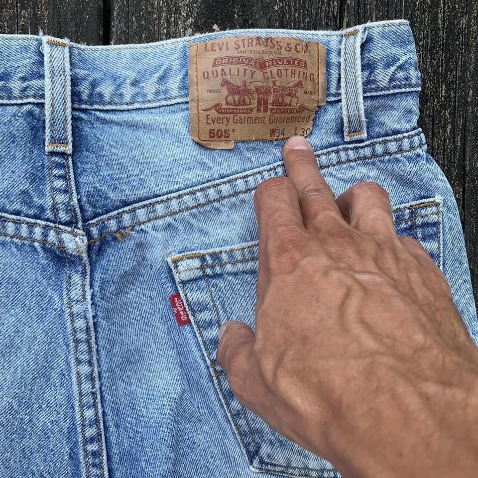 Levi's × Vintage Vintage Faded Light Wash Blue Distressed 505 Levis 34" Size US 34 / EU 50 - 3 Thumbnail