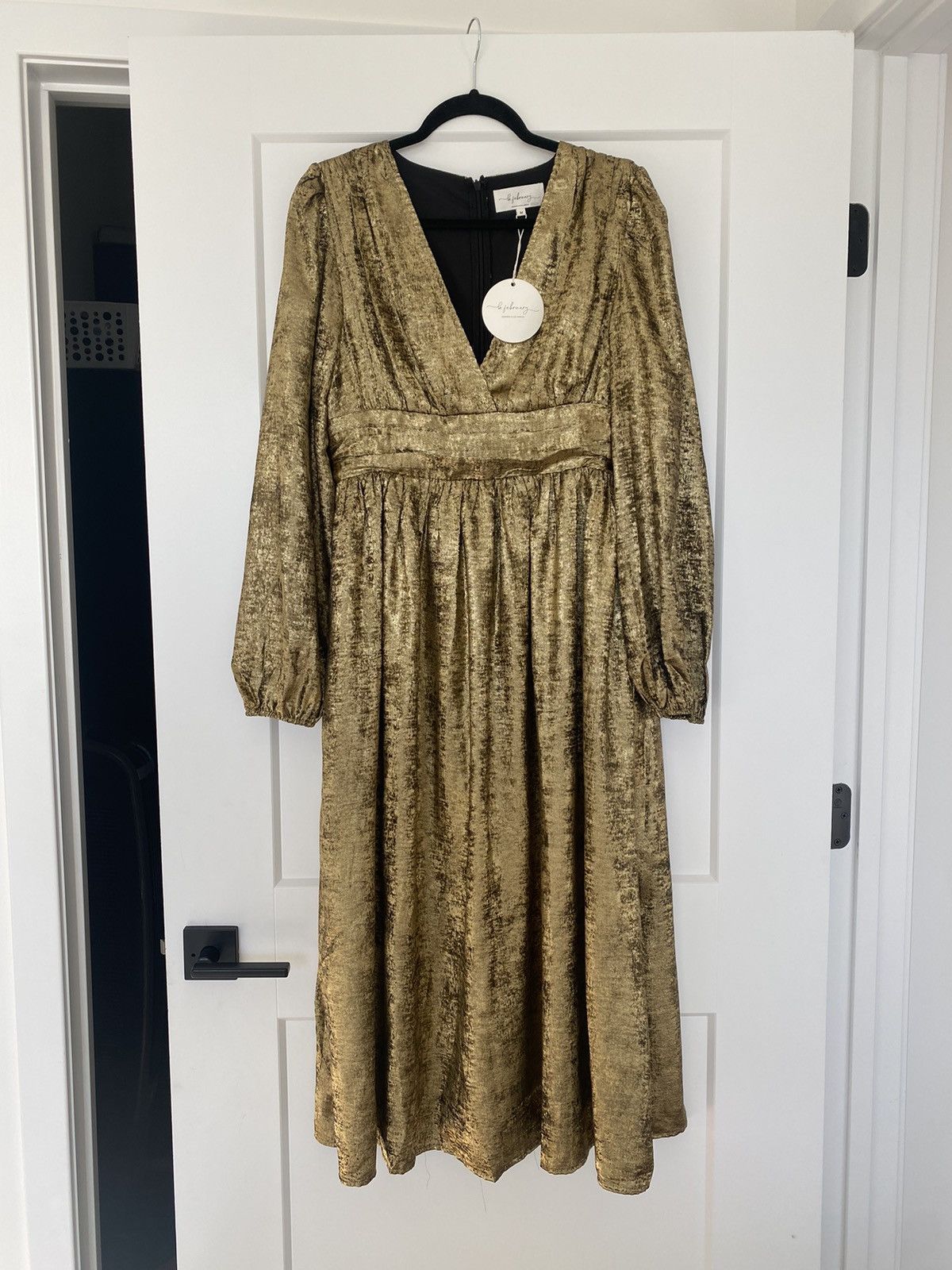 Other In February Floral Metalic Plunge Long Sleeve Midi NWT Dress Size M / US 6-8 / IT 42-44 - 4 Thumbnail