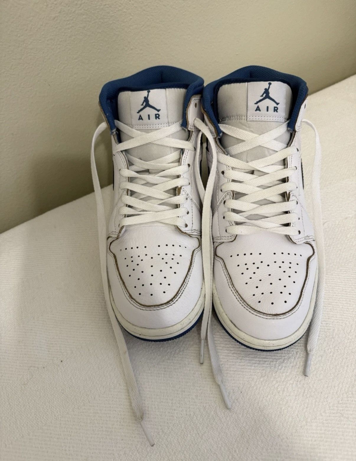 Nike 8.5 Air Jordan Retro 1 Mid white industrial blue Size US 8.5 / EU 41-42 - 2 Thumbnail