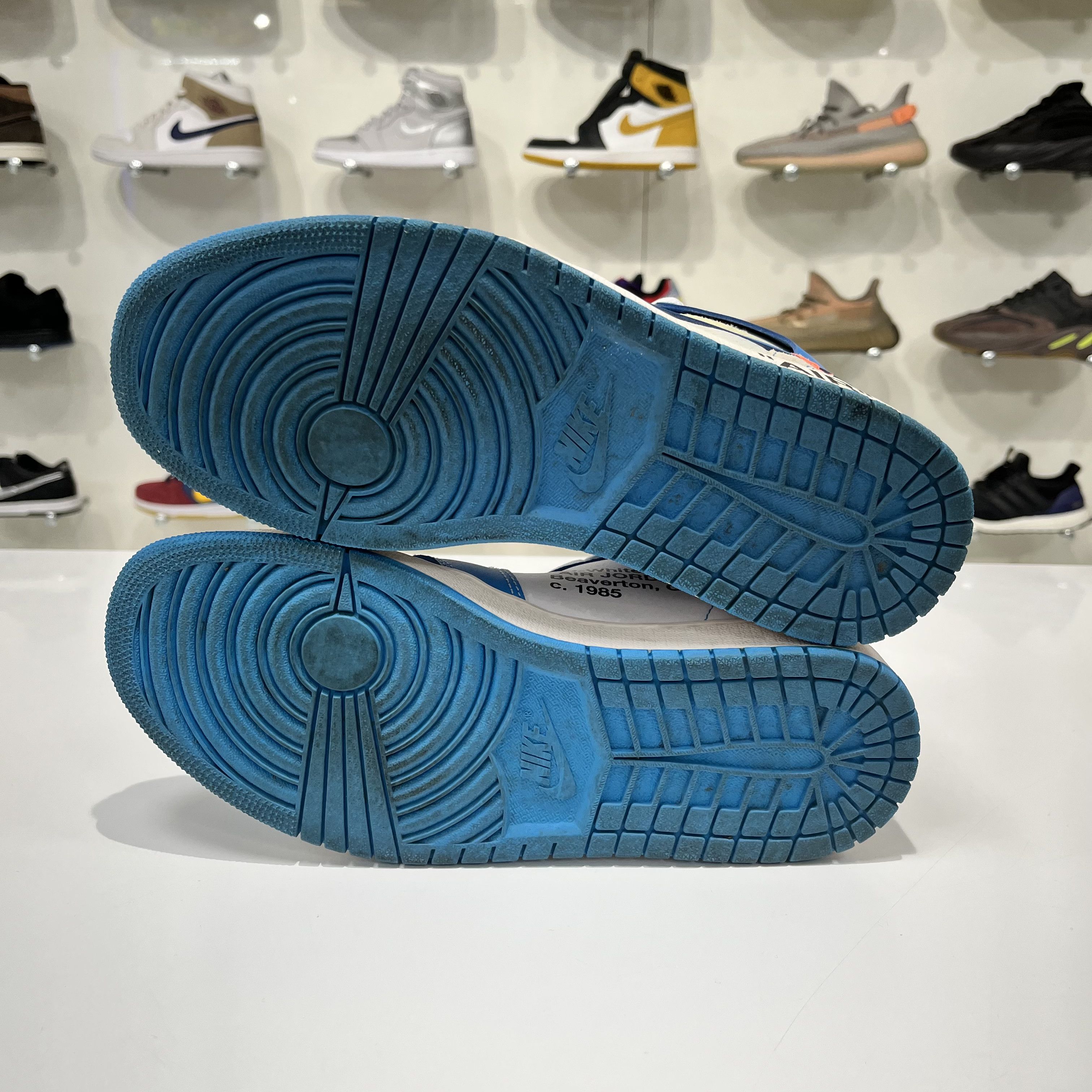 Nike × Off-White Air Jordan 1 Retro High OG x Off-White UNC Size US 8.5 / EU 41-42 - 13 Thumbnail
