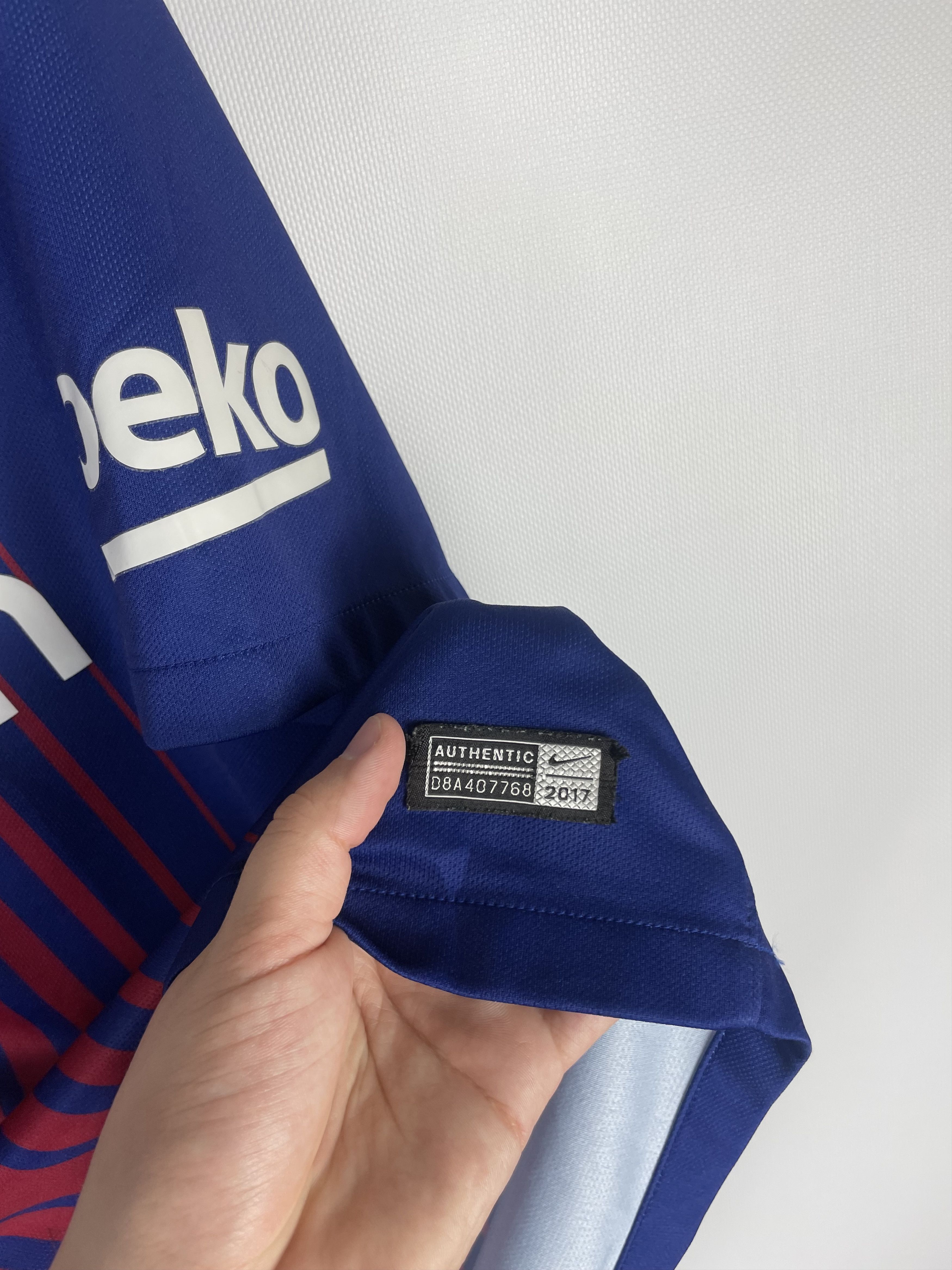 Nike BARCELONA HOME FOOTBALL SHIRT SOCCER JERSEY Size US XL / EU 56 / 4 - 7 Thumbnail