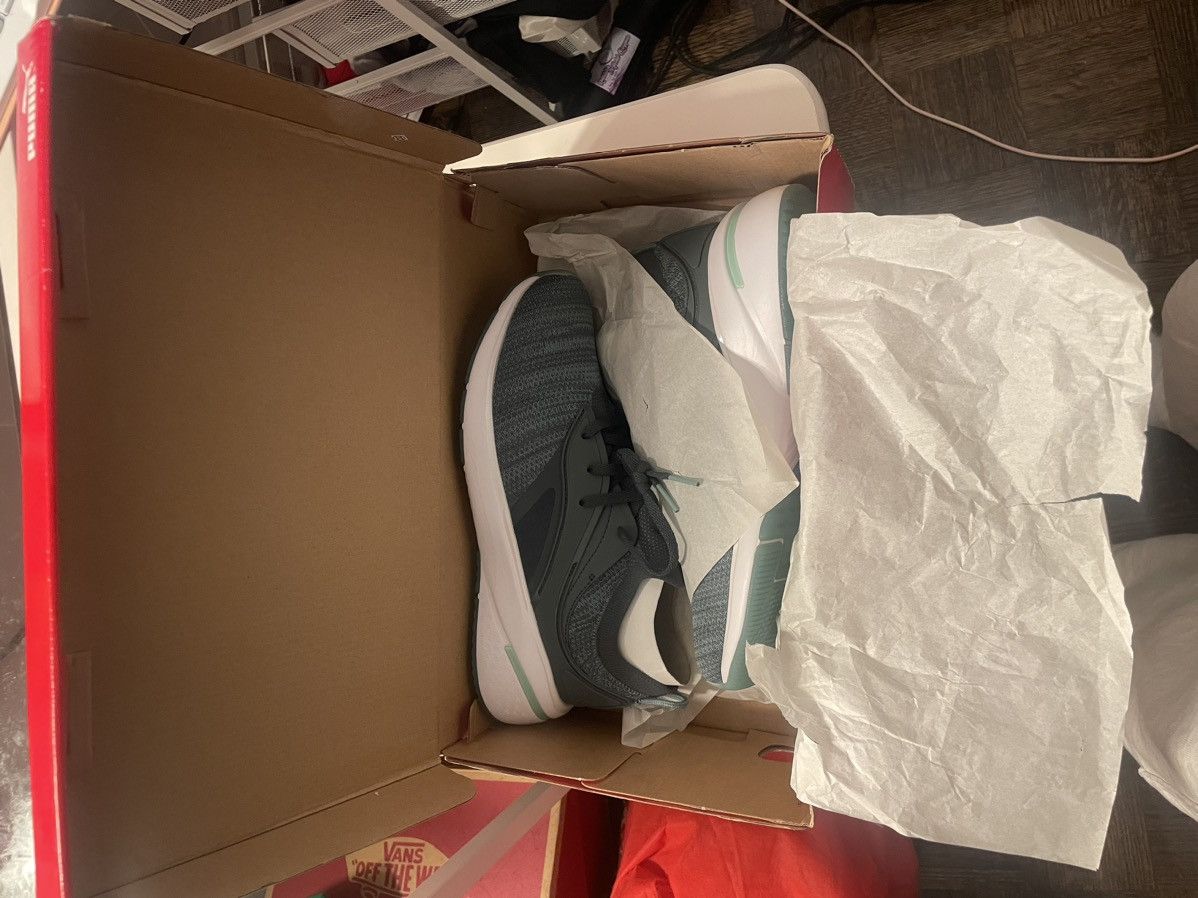 Puma Puma runners- size 9 Size US 9 / IT 39 - 6 Thumbnail