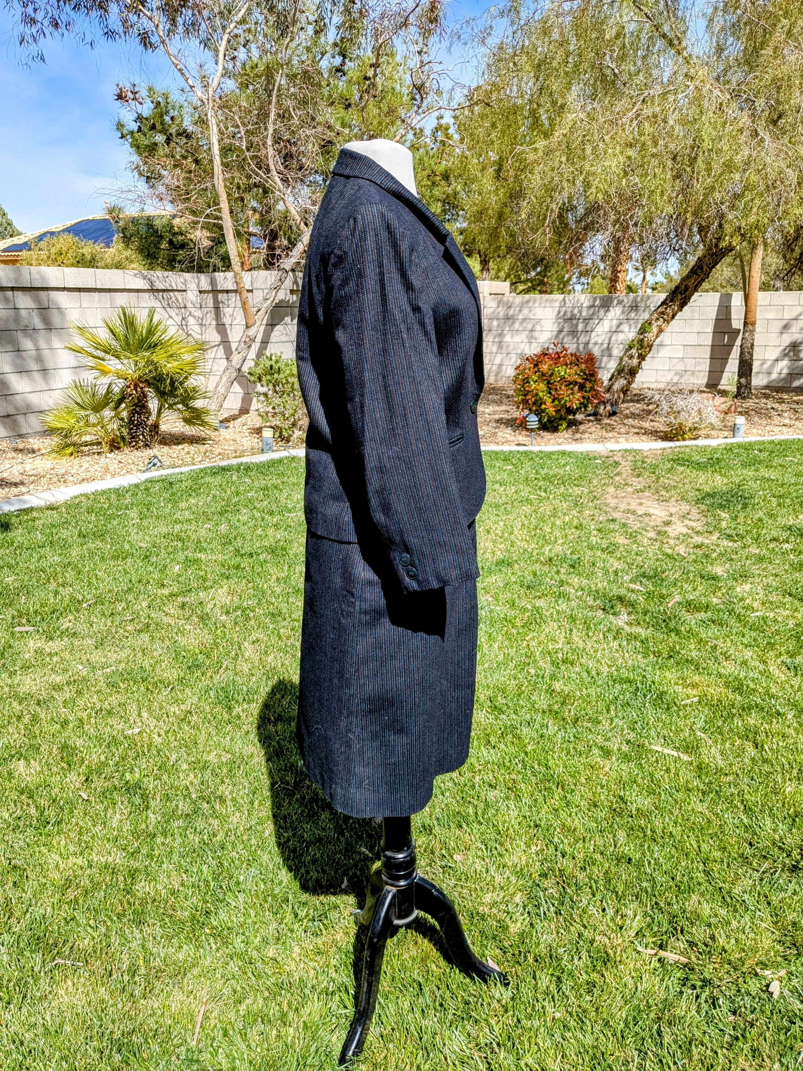 Designer Classic Pinstriped Sz7 Petite Business Coat+Skirt Suit EUC Size S / US 4 / IT 40 - 4 Thumbnail