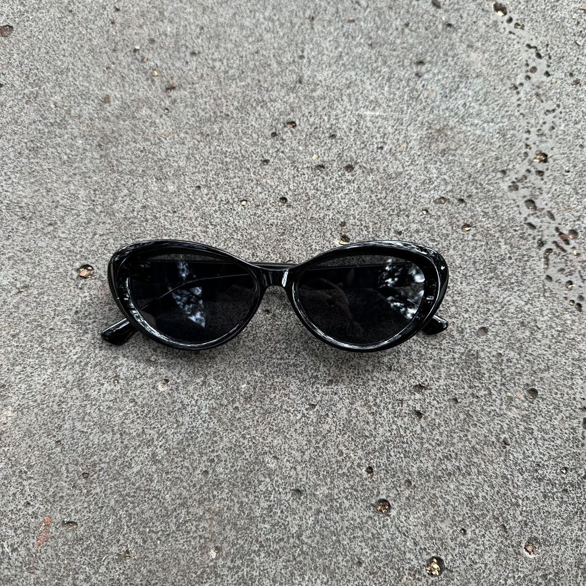 Other SUNGLASSES BRAND NEW CLASSIC RETRO VINTAGE QZ77139-02 Size ONE SIZE - 1 Thumbnail
