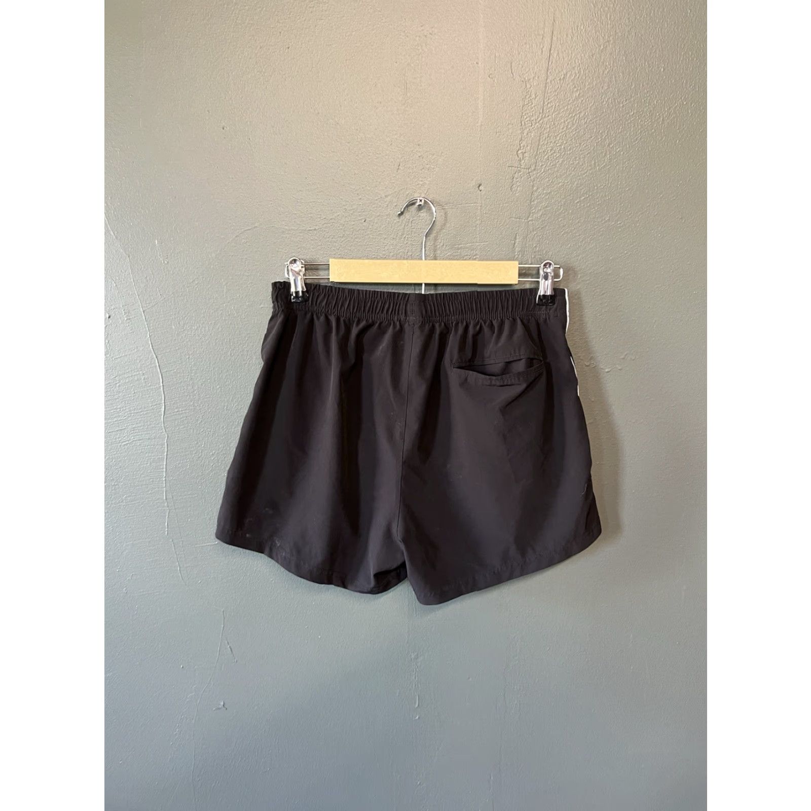 Vintage YuongLA Mens Black Athletic Shorts w/ Drawstring Size M Athletic Shorts Men Black YuongLA (Note: keep within 200 chars) Size US 31 - 2 Thumbnail