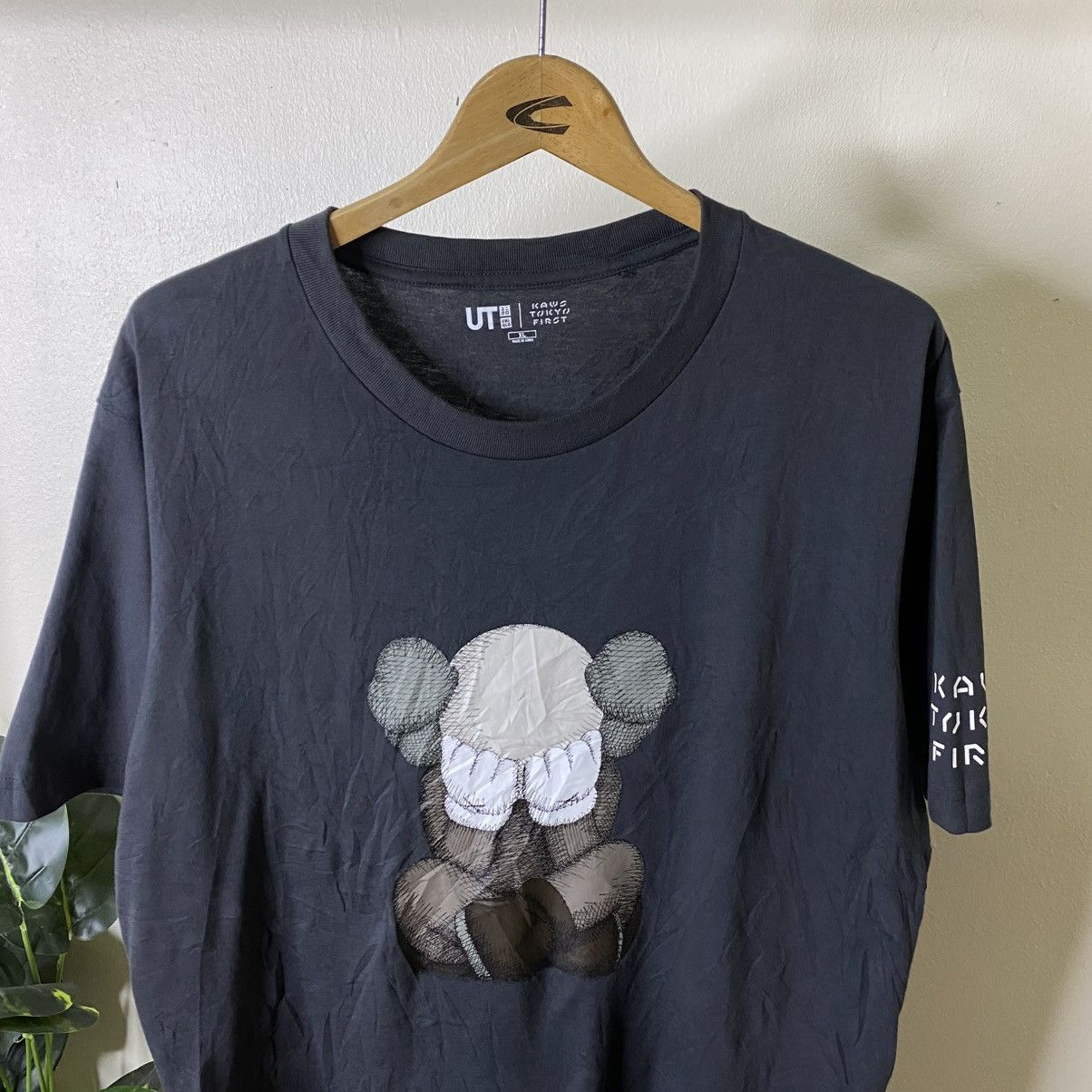 Kaws Kaws Tokyo First x Uniqlo UT Collaboration Tee Travis Style Size US XL / EU 56 / 4 - 2 Thumbnail