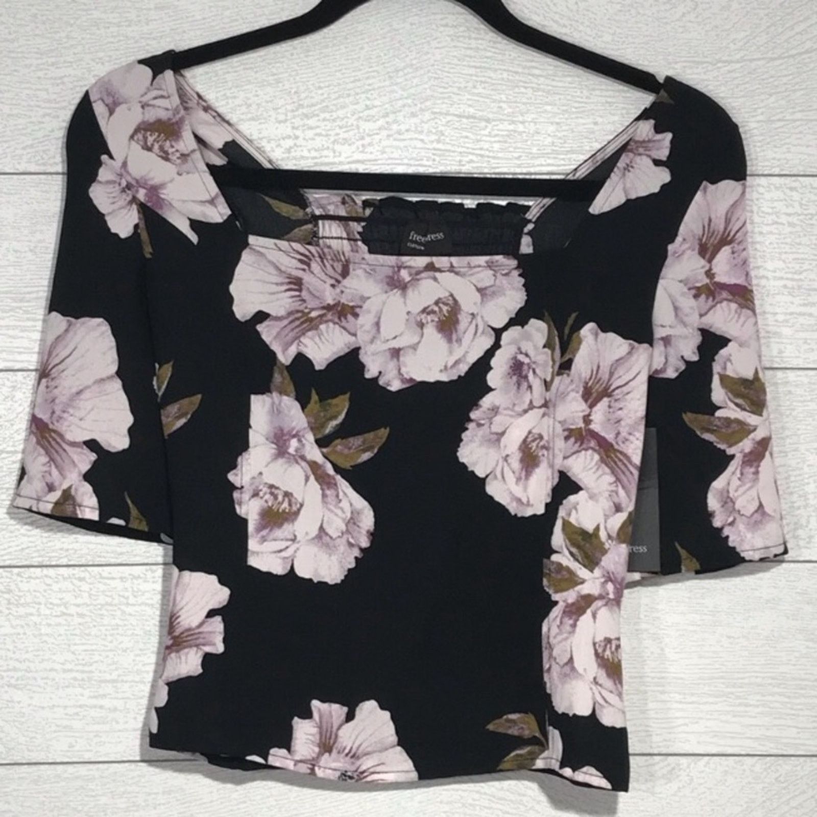 Other Free Press Black and Lavender Floral Print Size XS Crop Top Size XS / US 0-2 / IT 36-38 - 1 Thumbnail