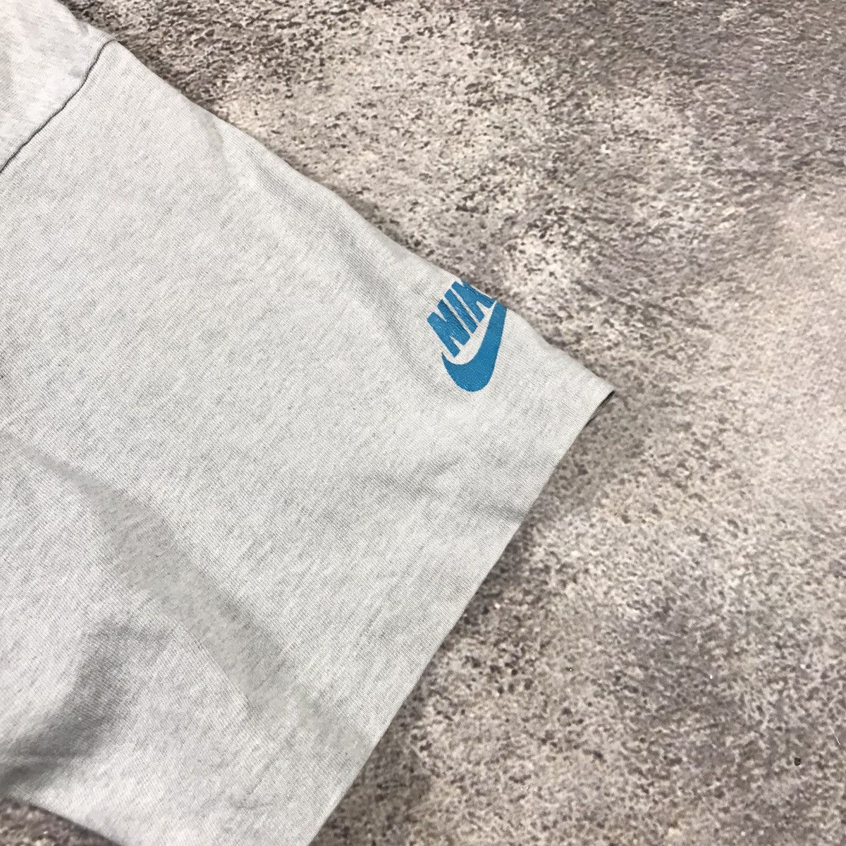 Vintage Vintage 90s Jordan Graphic Tee Sun Faded Streetwear Baggy M Size US M / EU 48-50 / 2 - 2 Thumbnail