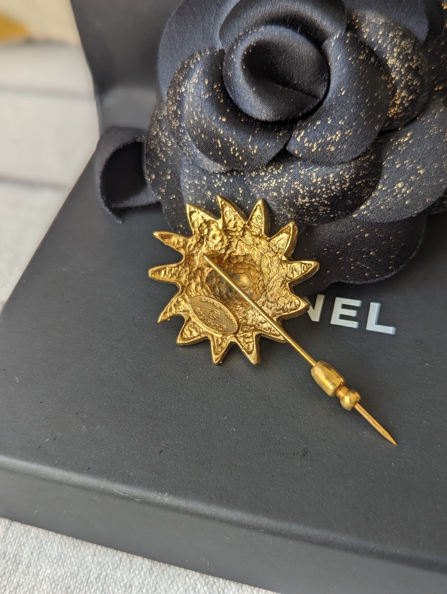 Chanel Chanel CC Logo Vintage Lion Brooch Pin RARE with box Size ONE SIZE - 8 Thumbnail