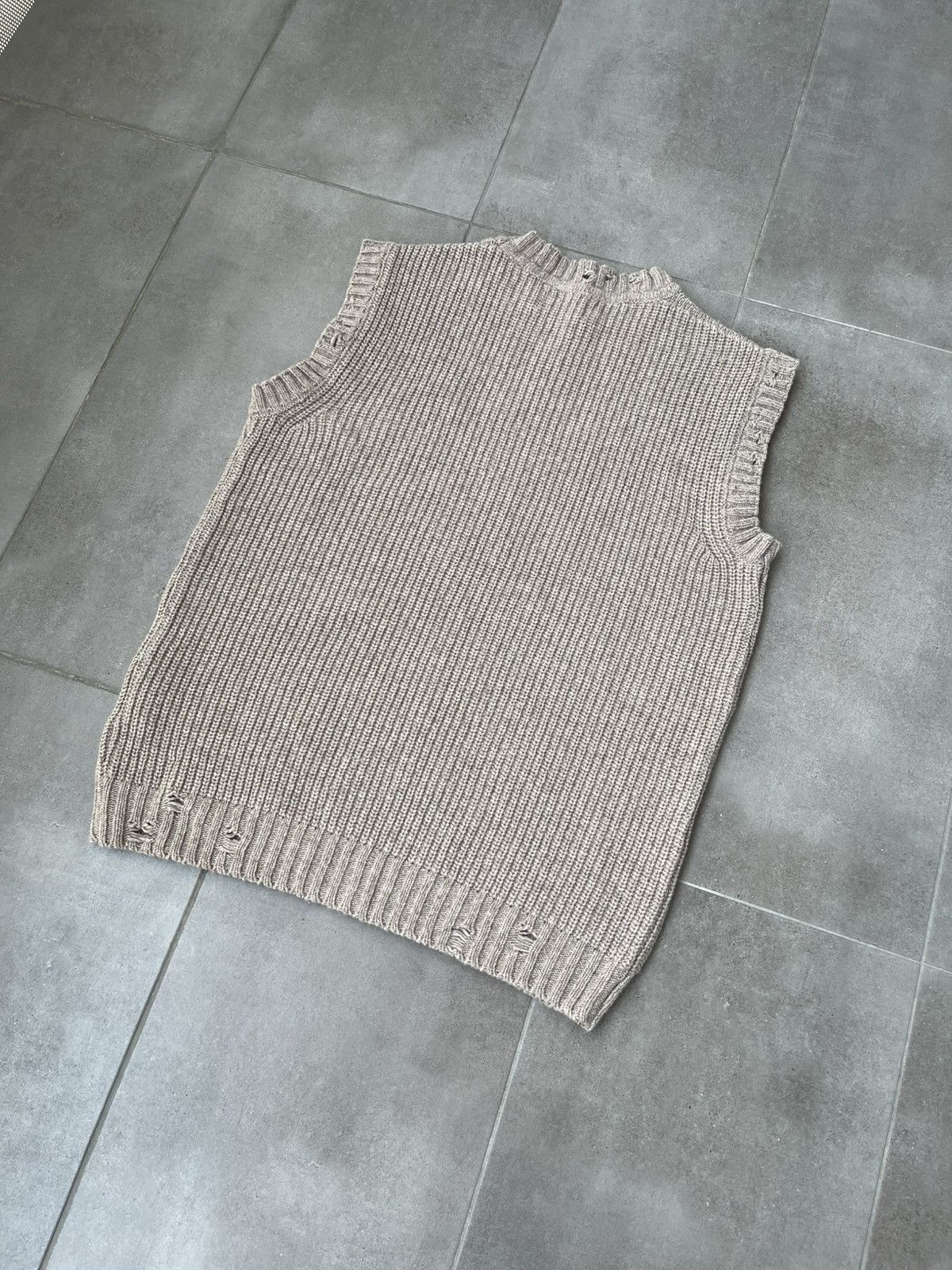 Han Kjobenhavn !DS! SS23 Han Kjobenhavn Distressed Knit Beige Vest Size US M / EU 48-50 / 2 - 13 Thumbnail