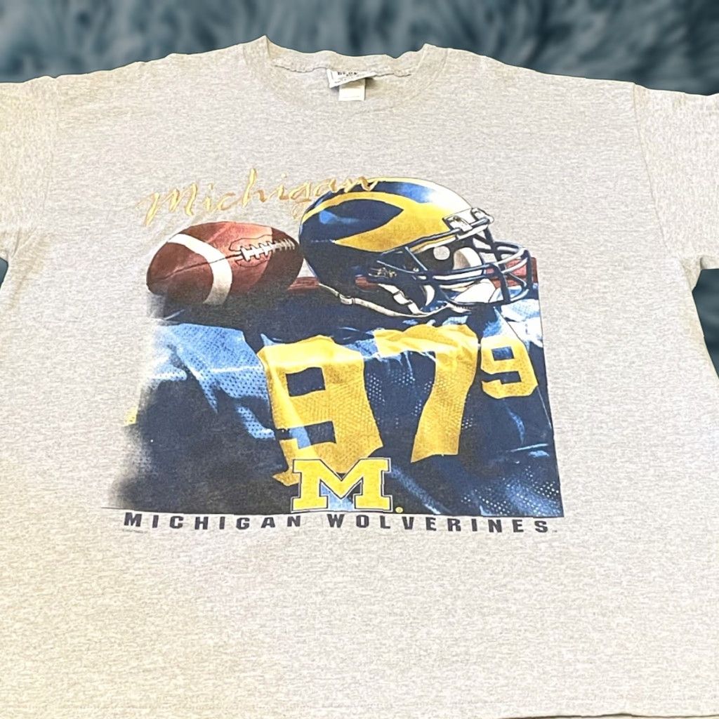 Vintage VINTAGE VTG 90s Michigan Wolverines Football Big Graphic Shirt Mens XXL Gray T-Shirt Size 2XL Mens 90s Football Graphic Size US XXL / EU 58 / 5 - 1 Thumbnail