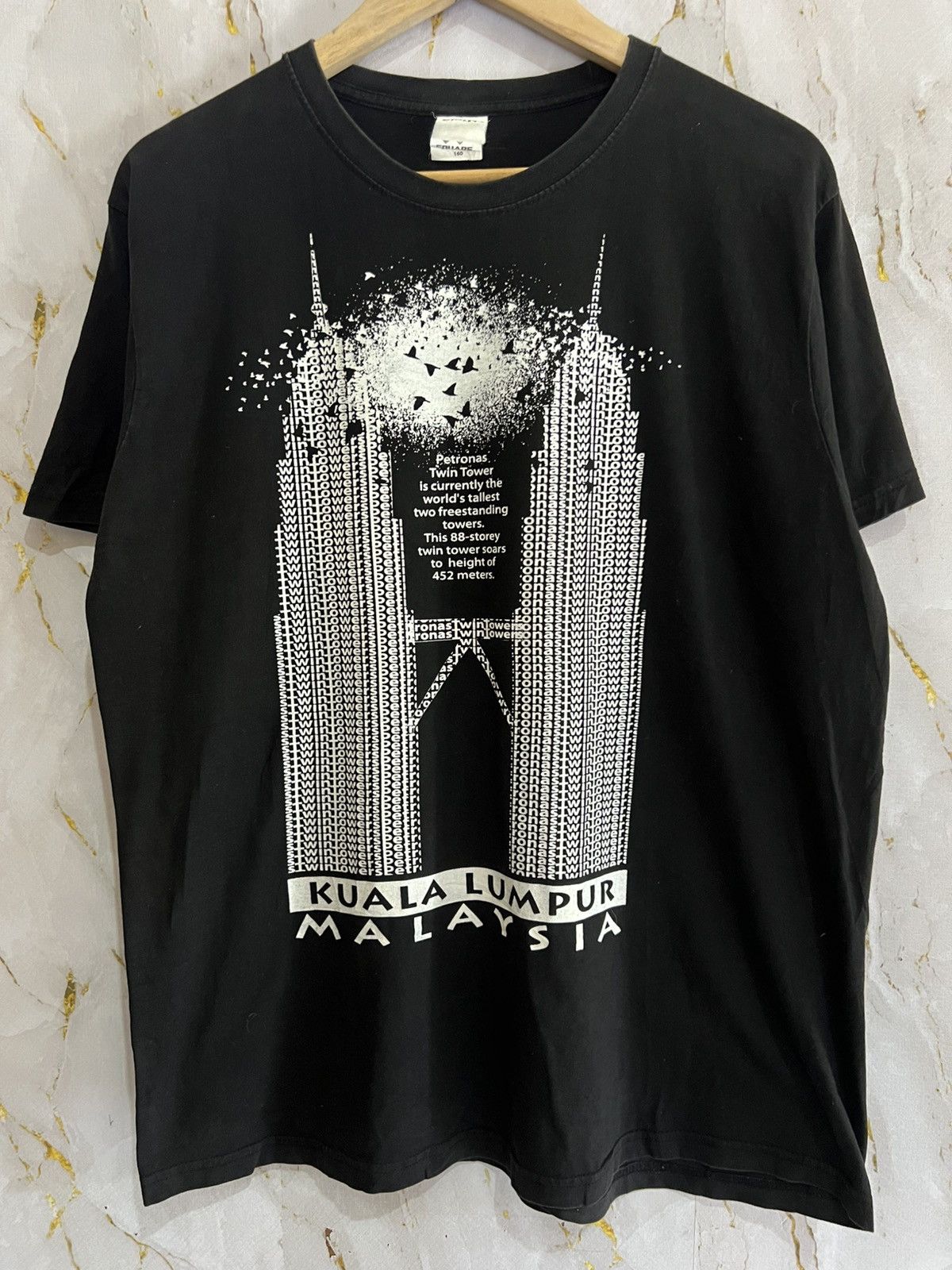 Vintage VINTAGE KLCC LOGO TSHIRT Size US L / EU 52-54 / 3 - 1 Thumbnail