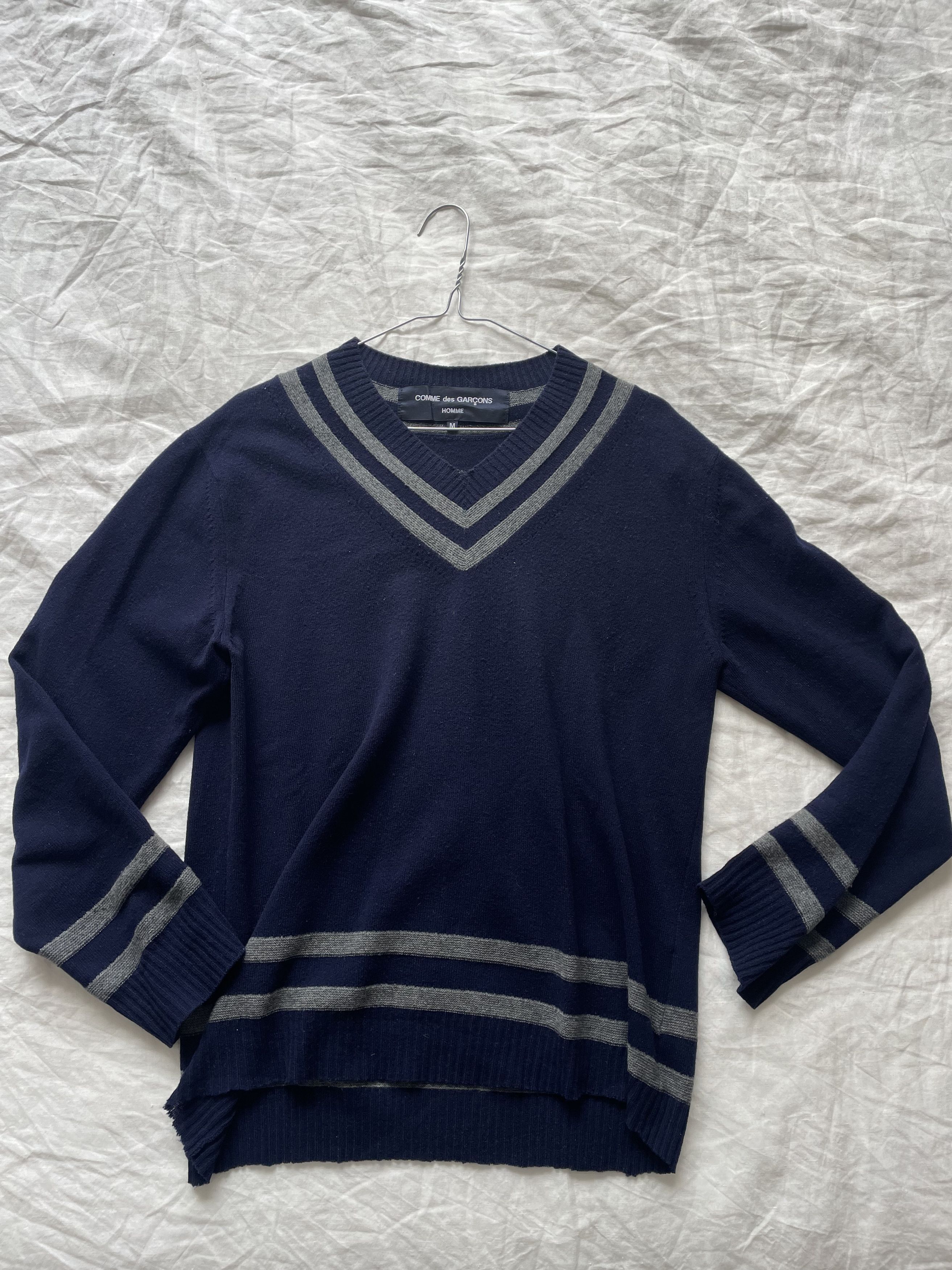 Comme des Garcons Comme des Garçons AD2013 Wool V-Neck Knit Size US M / EU 48-50 / 2 - 1 Thumbnail