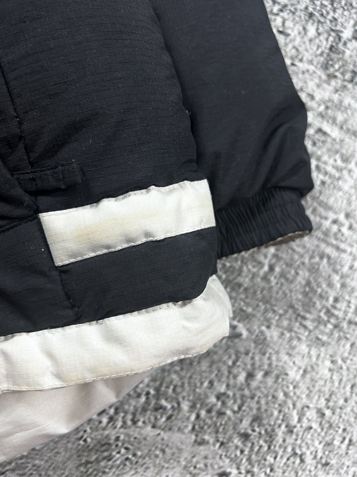 Nike × Vintage Nike black puffer jacket big logo vintage 90s reversible Size US XXL / EU 58 / 5 - 5 Thumbnail