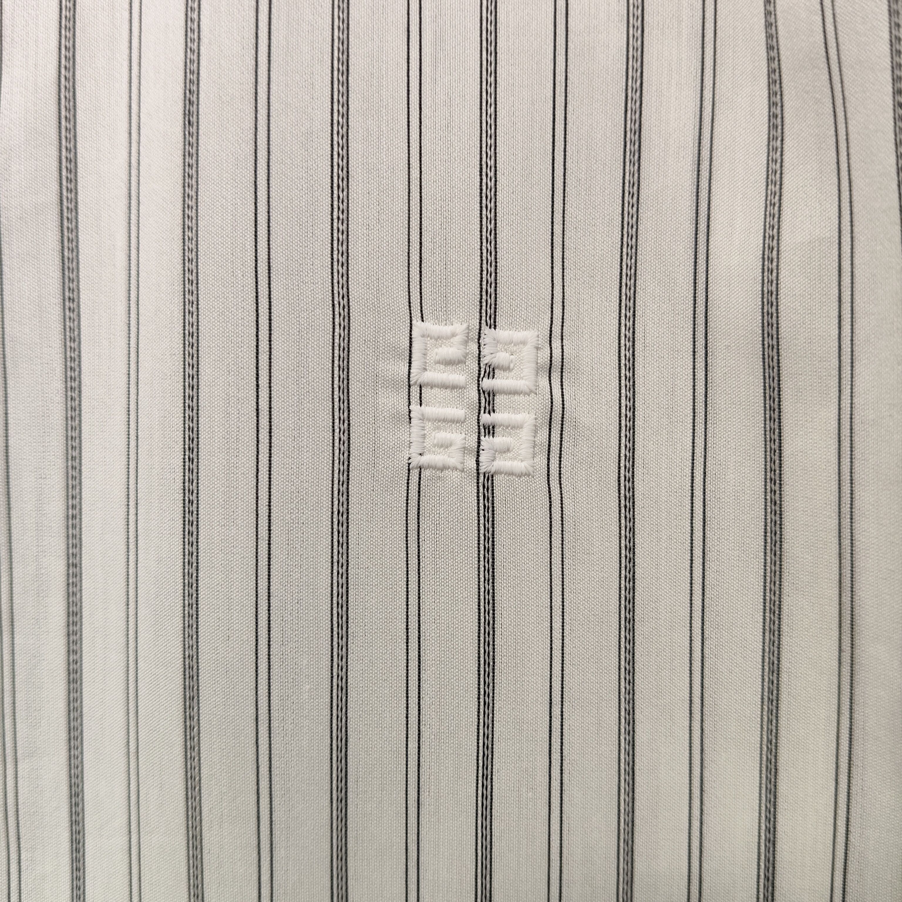 Givenchy Embroidered logo shirt Size US L / EU 52-54 / 3 - 8 Thumbnail