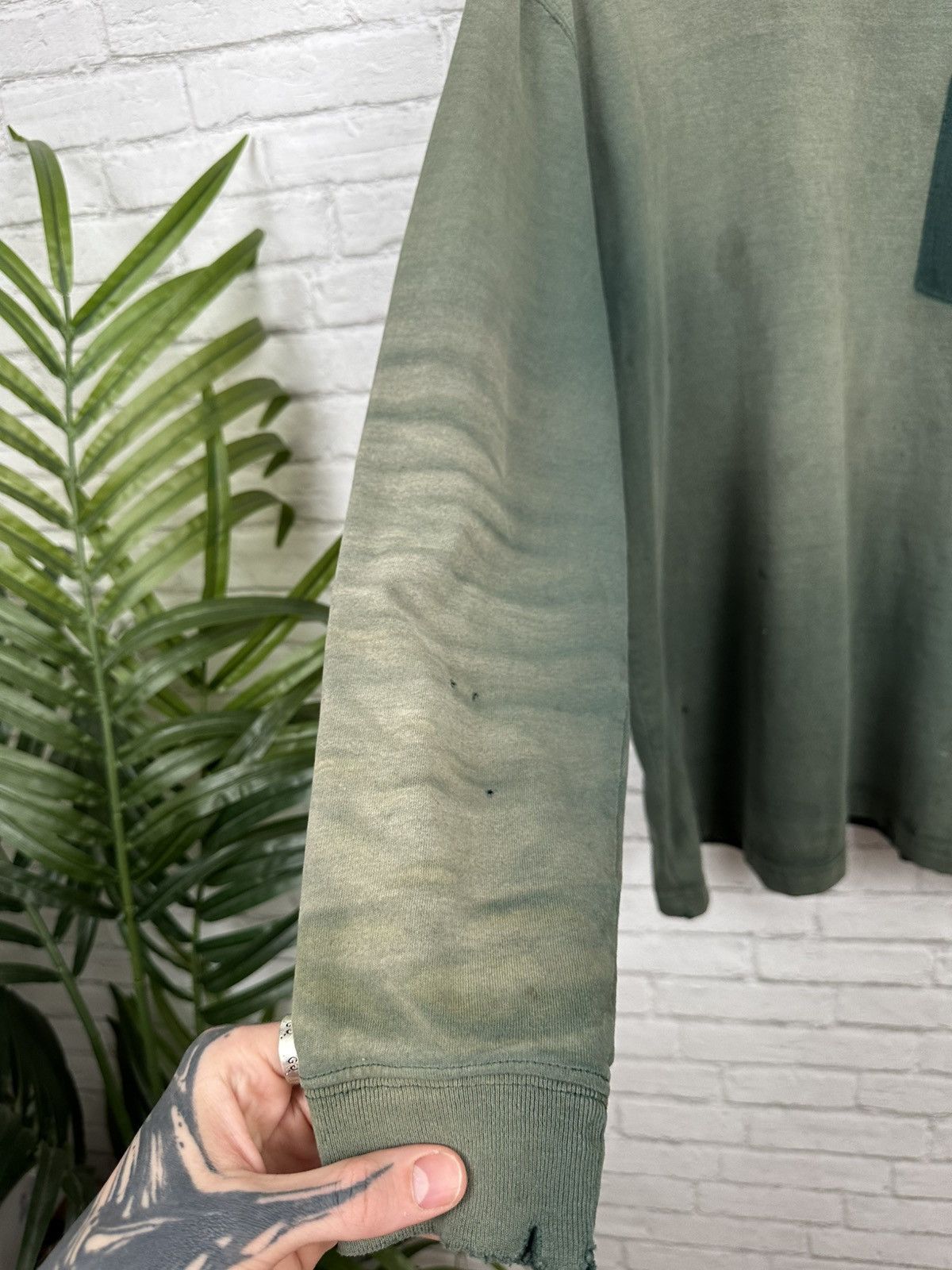 Carhartt (M) BEAUTIFUL FADED THRASHED Carhartt Longsleeve Tee Size US M / EU 48-50 / 2 - 7 Thumbnail
