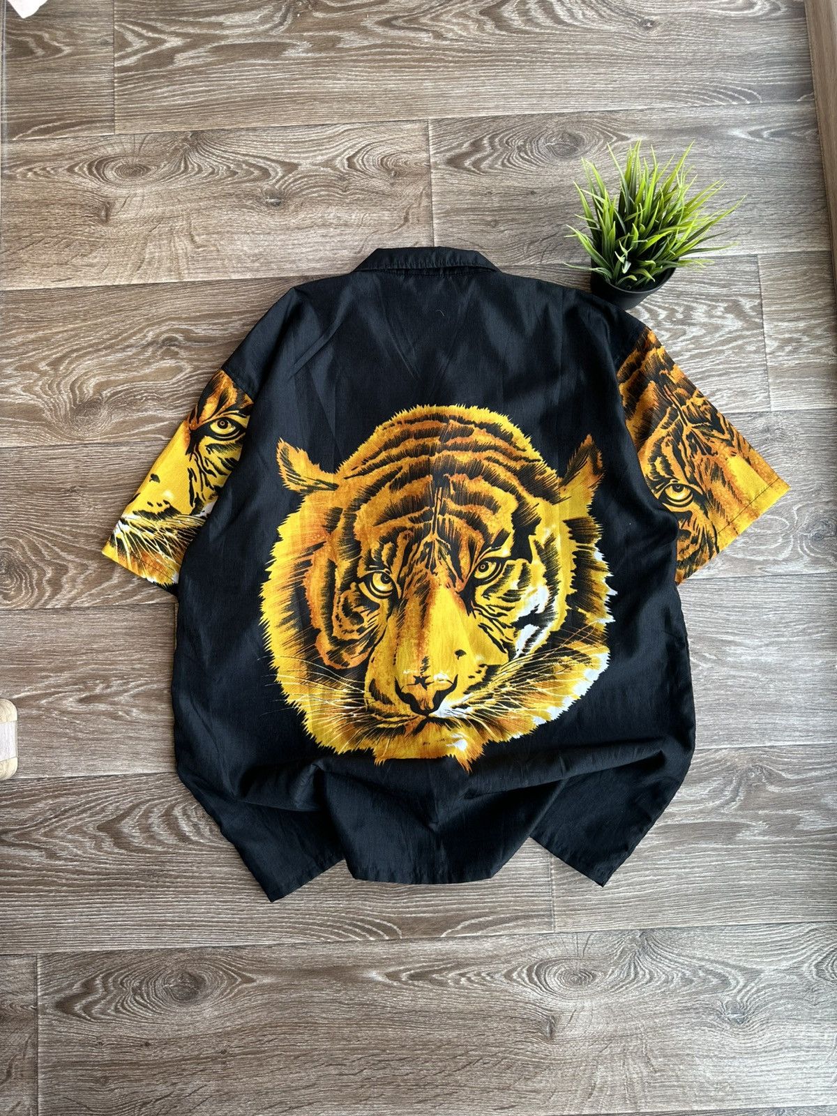 Vintage 🔥 Crazy Vintage Animal Tiger Button Up Shirt Hawaiian Anime Size US XL / EU 56 / 4 - 2 Thumbnail
