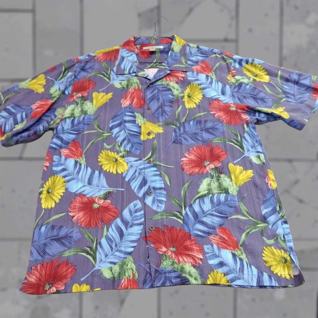 Tommy Bahama VINTAGE Tommy Bahama Mens Shirt XL Gray Floral Print Jacquard Silk Loop Collar Shirt Button-Up Short Sleeve Pockets Womens Mens Girls? Size US XL / EU 56 / 4 - 1 Thumbnail