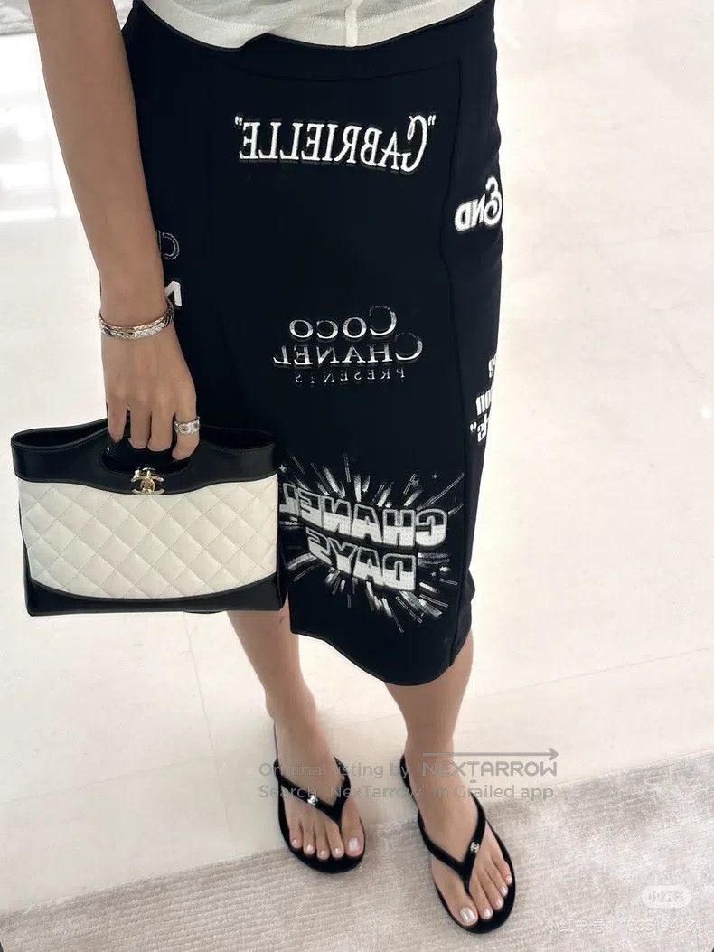 Chanel Chanel Black and white letter printed slit skirt Size 25" / US 0 / IT 36 - 6 Thumbnail